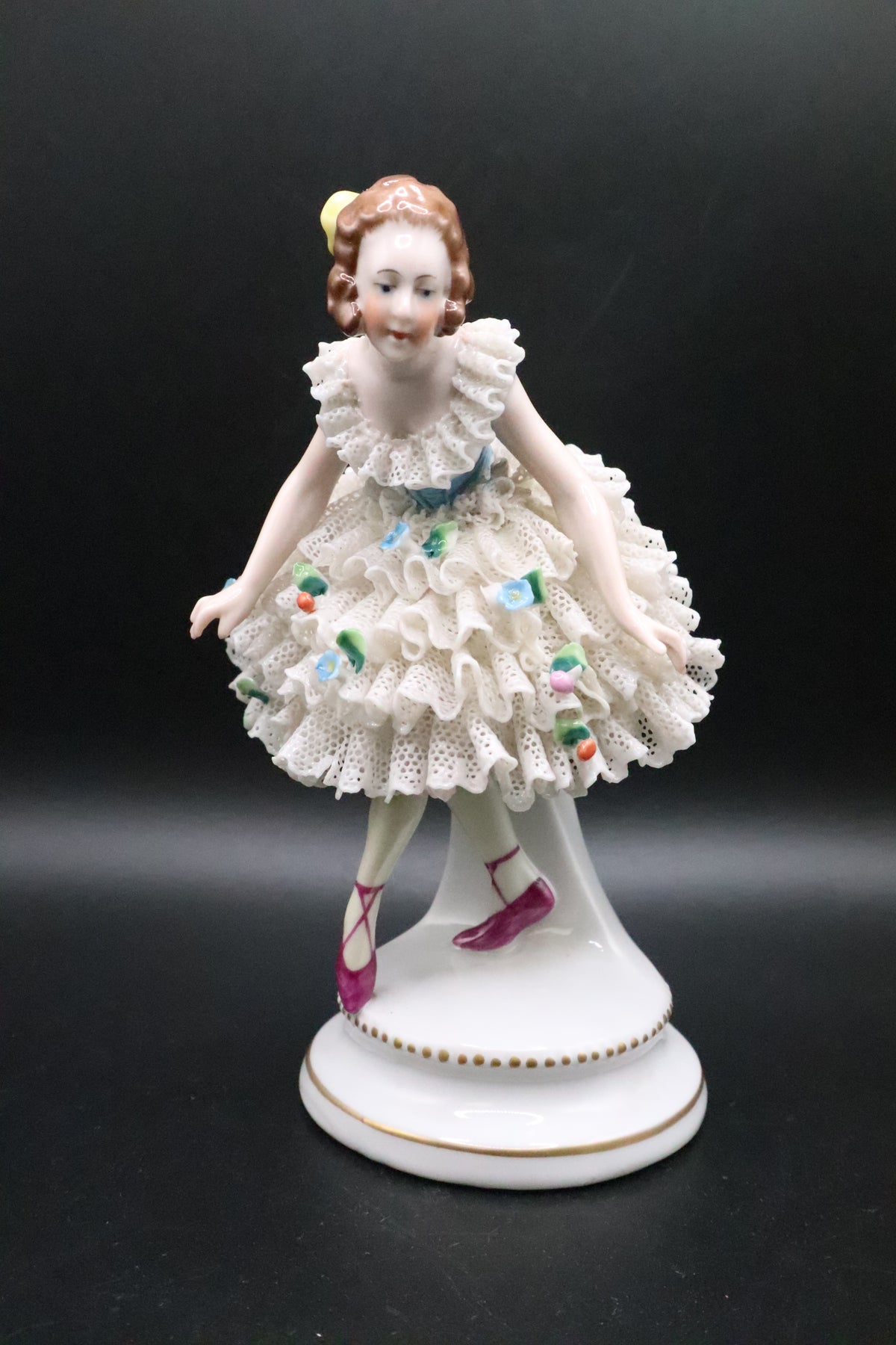 DRESDEN LARGE GERMANY WHITE/FLOWER DRESSED BALLERINA WITH LACE PORCELAIN