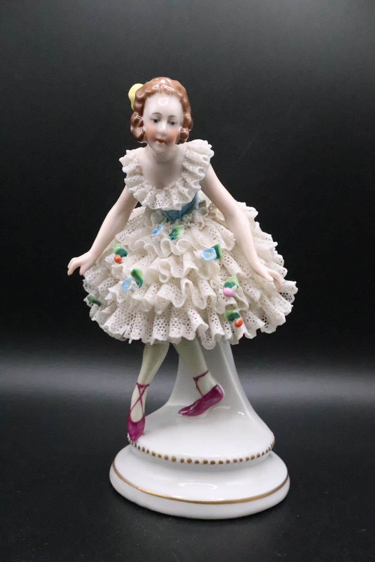DRESDEN LARGE GERMANY WHITE/FLOWER DRESSED BALLERINA WITH LACE PORCELAIN
