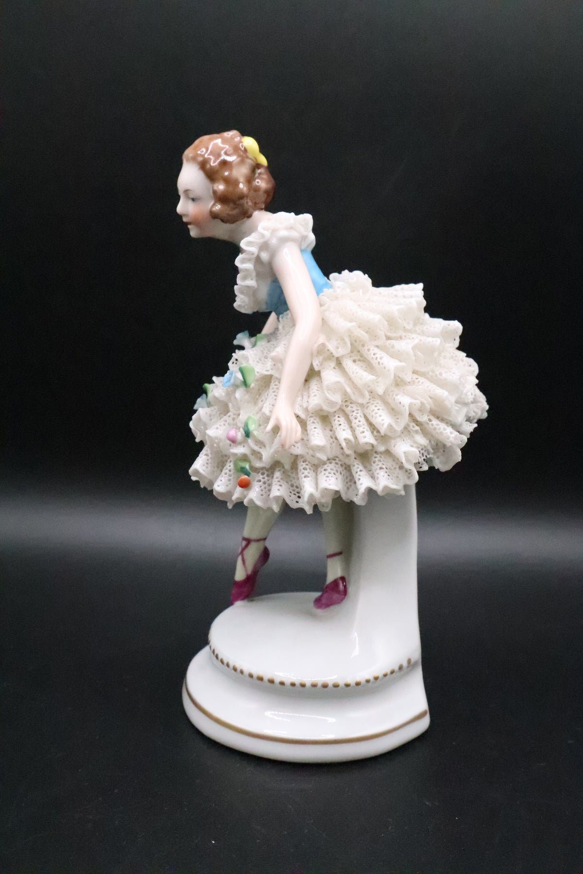 DRESDEN LARGE GERMANY WHITE/FLOWER DRESSED BALLERINA WITH LACE PORCELAIN