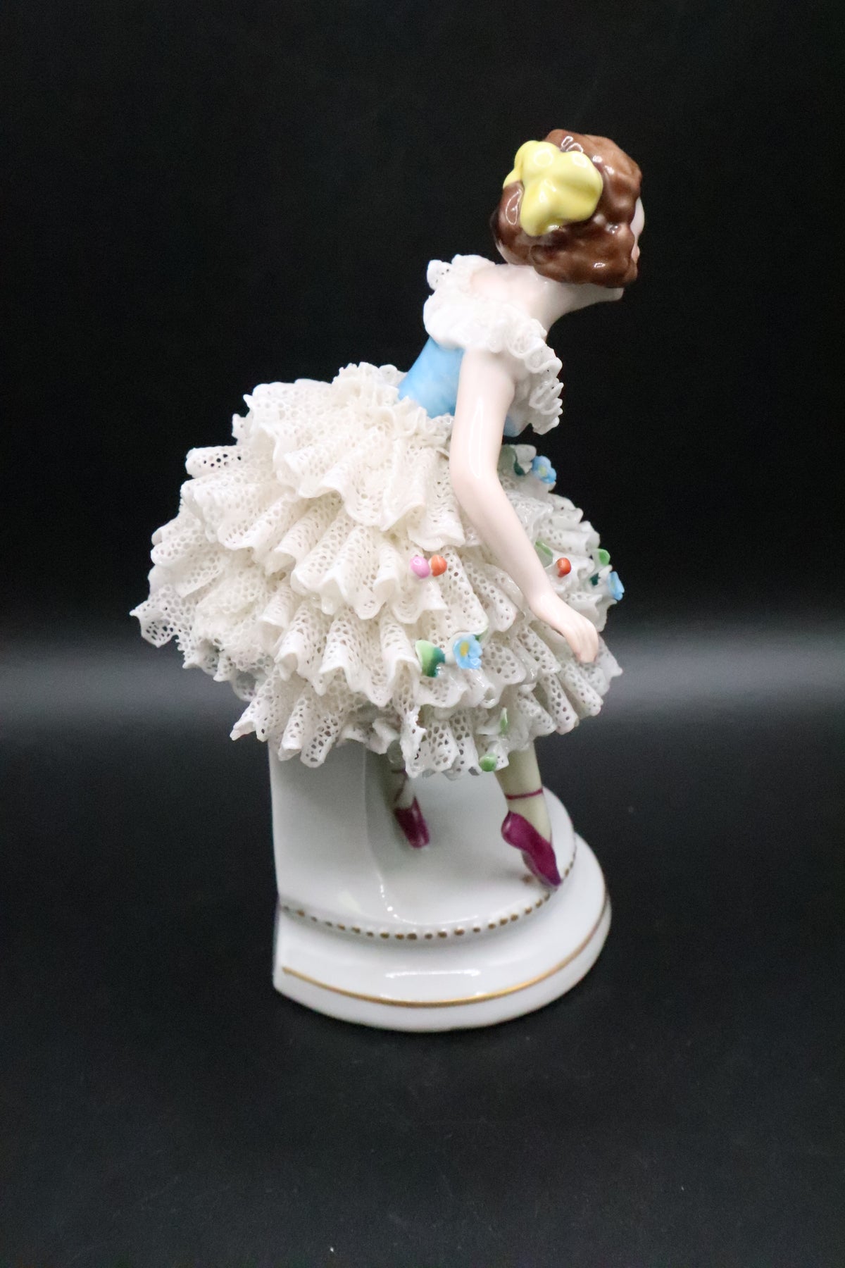 DRESDEN LARGE GERMANY WHITE/FLOWER DRESSED BALLERINA WITH LACE PORCELAIN