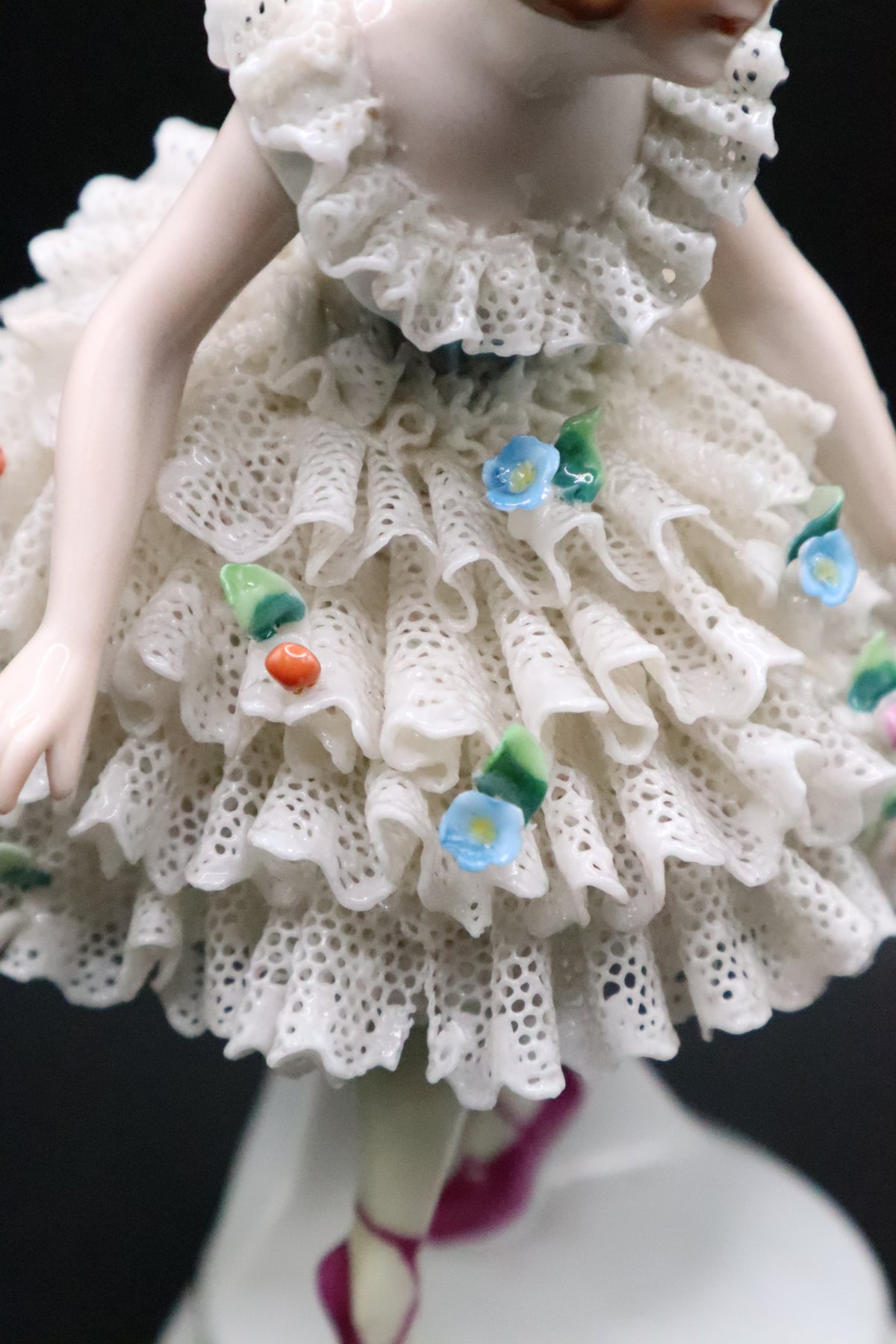 DRESDEN LARGE GERMANY WHITE/FLOWER DRESSED BALLERINA WITH LACE PORCELAIN