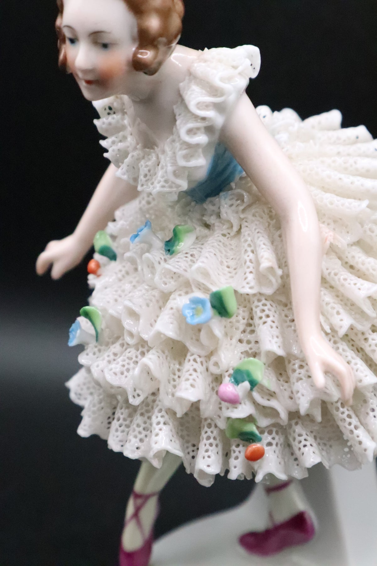 DRESDEN LARGE GERMANY WHITE/FLOWER DRESSED BALLERINA WITH LACE PORCELAIN