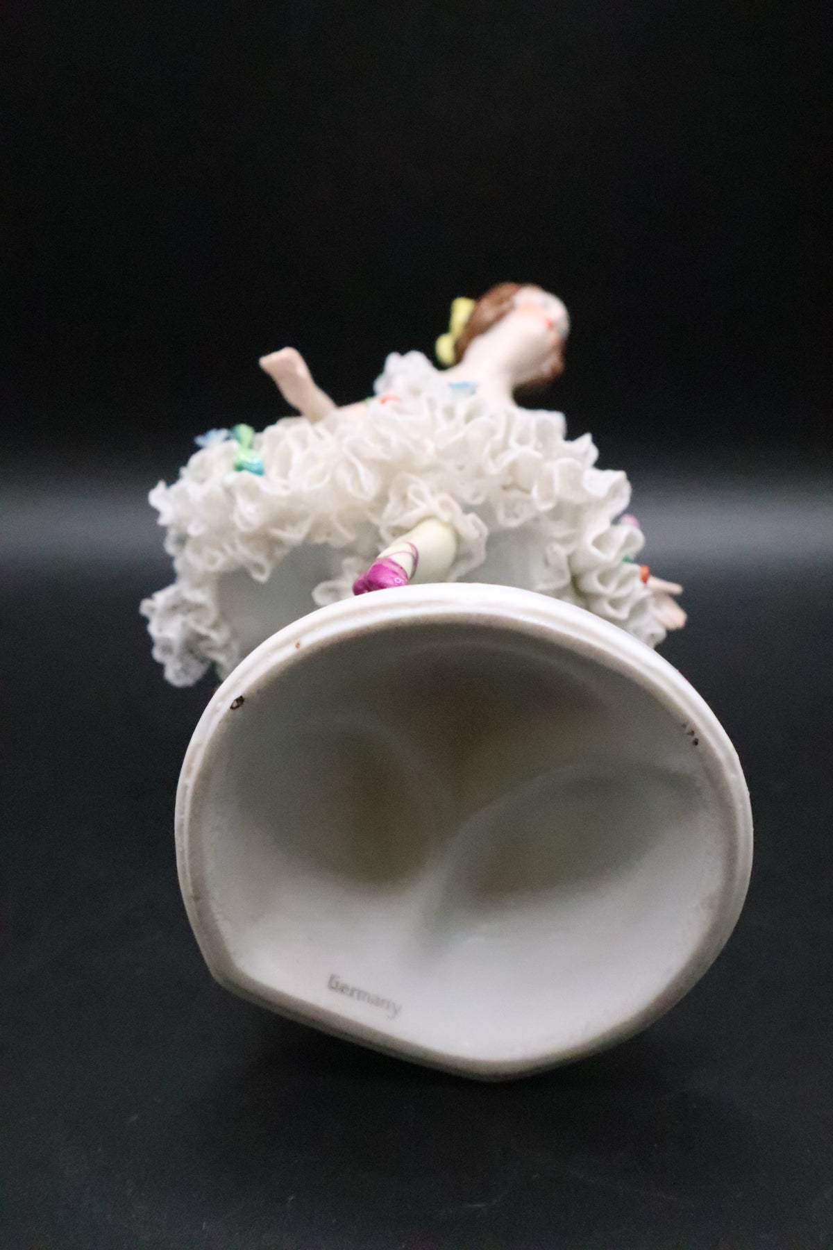 DRESDEN LARGE GERMANY WHITE/FLOWER DRESSED BALLERINA WITH LACE PORCELAIN