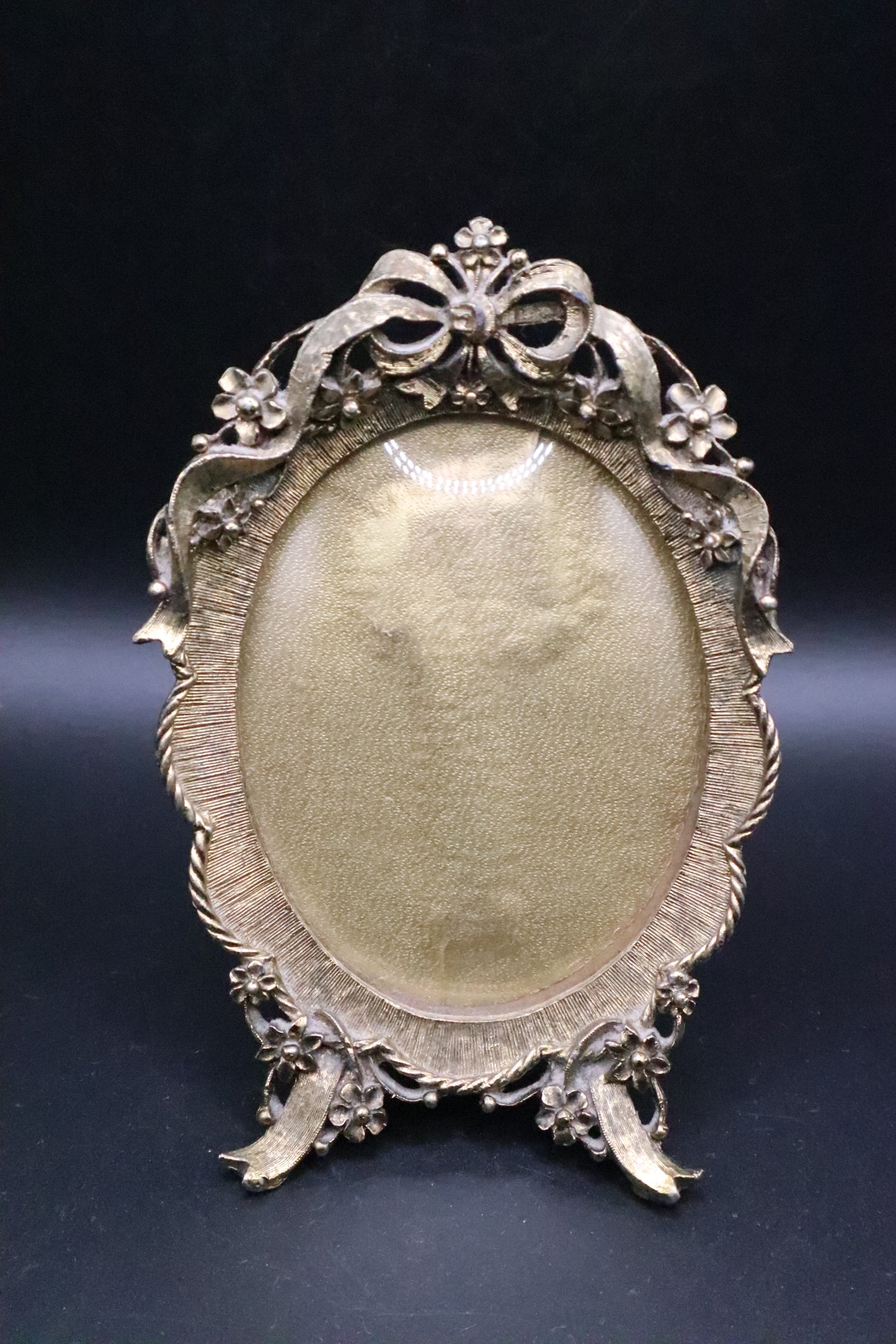 VINTAGE GOLD PLATED OVAL SMALL FRAME