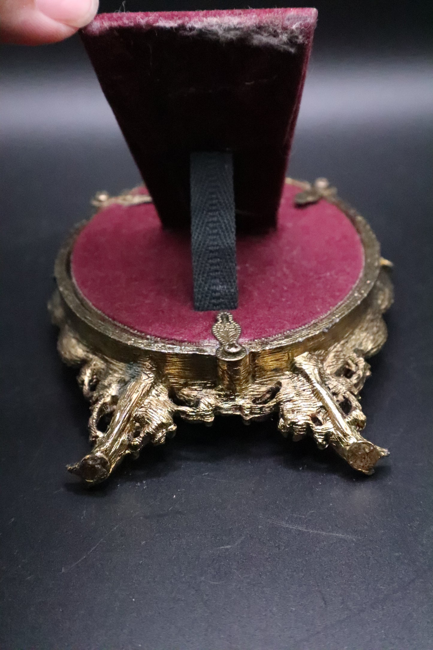 VINTAGE GOLD PLATED OVAL SMALL FRAME