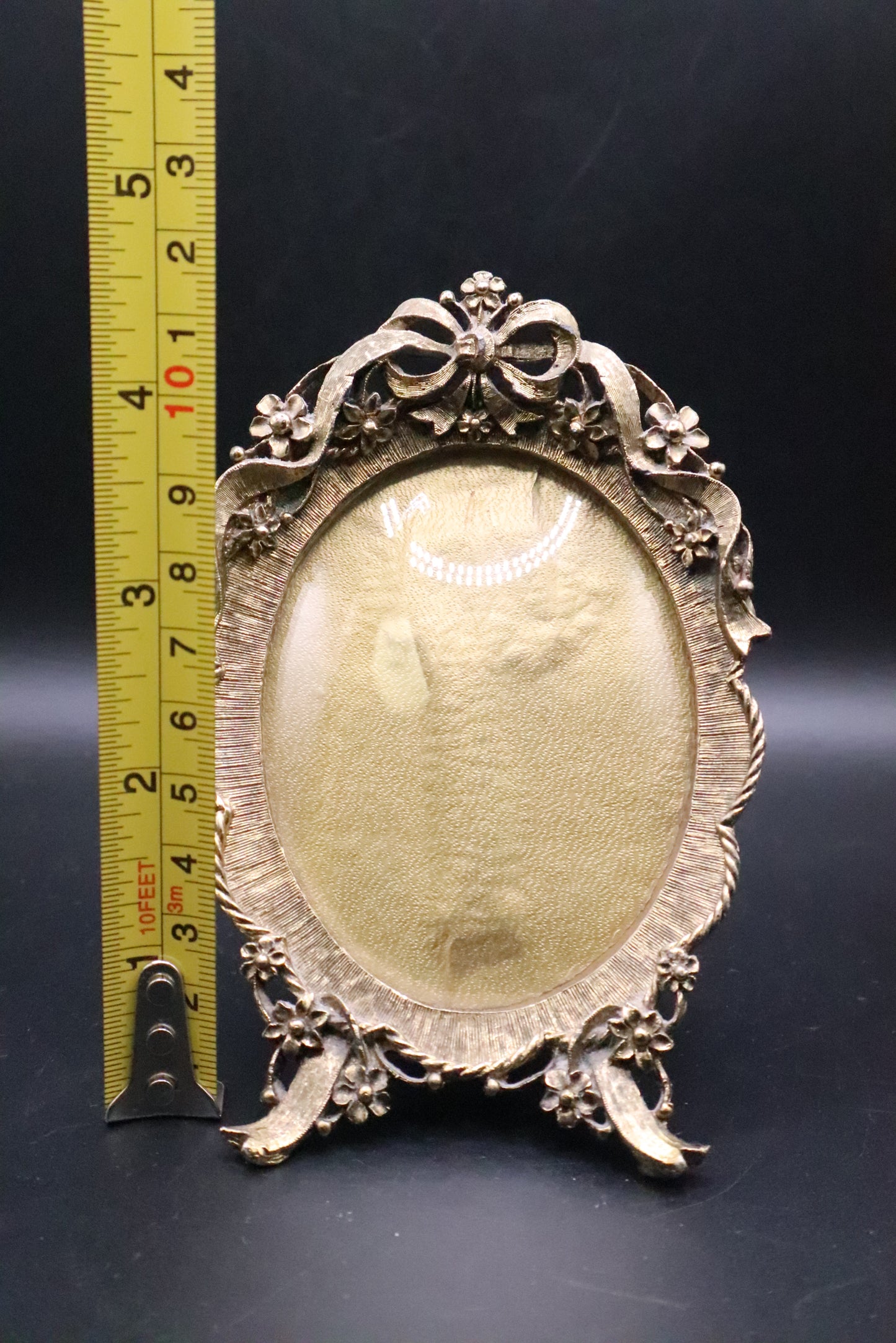 VINTAGE GOLD PLATED OVAL SMALL FRAME