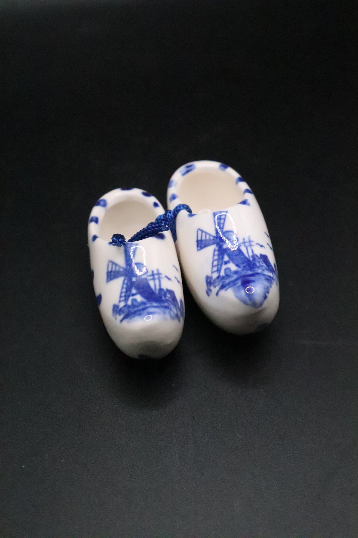VINTAGE DELFT BLUE/WHITE PORCELAIN CLOGS
