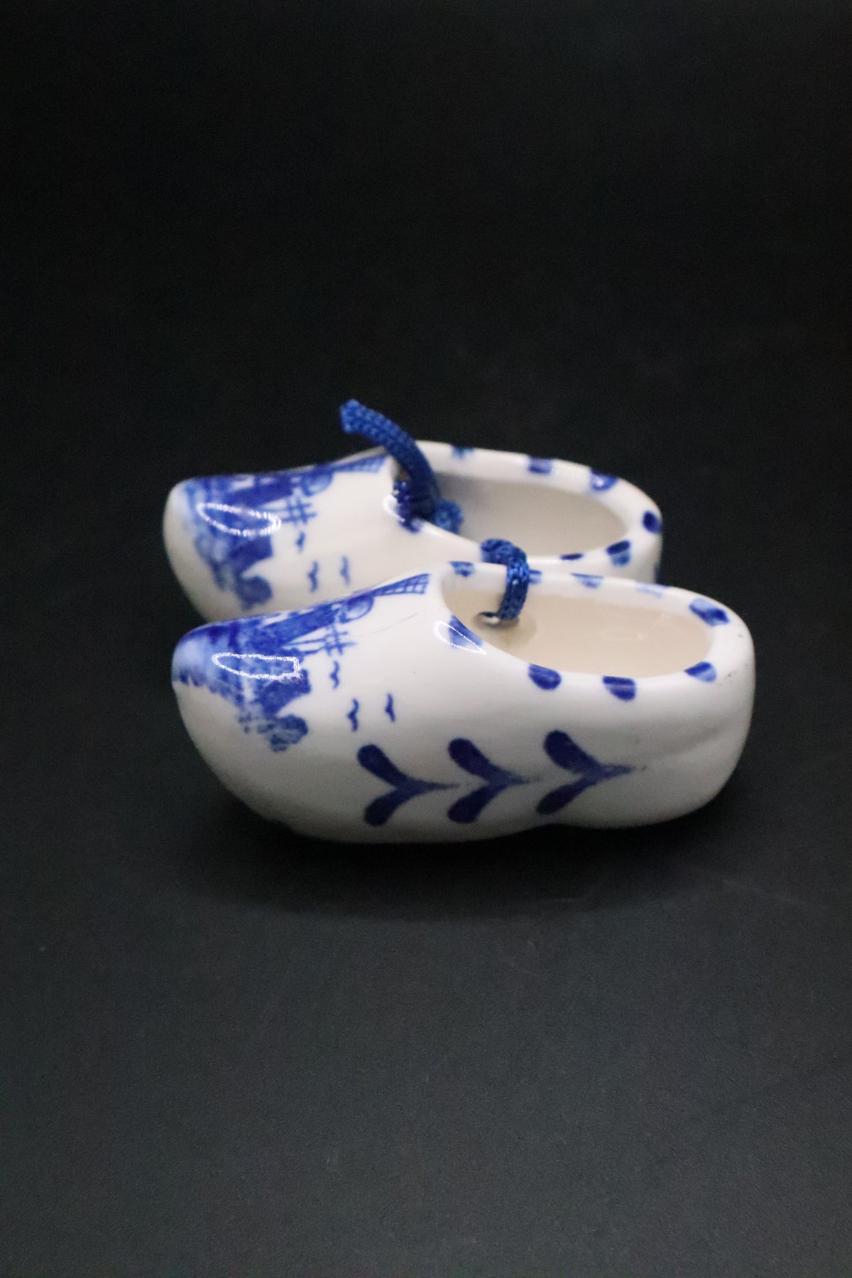 VINTAGE DELFT BLUE/WHITE PORCELAIN CLOGS