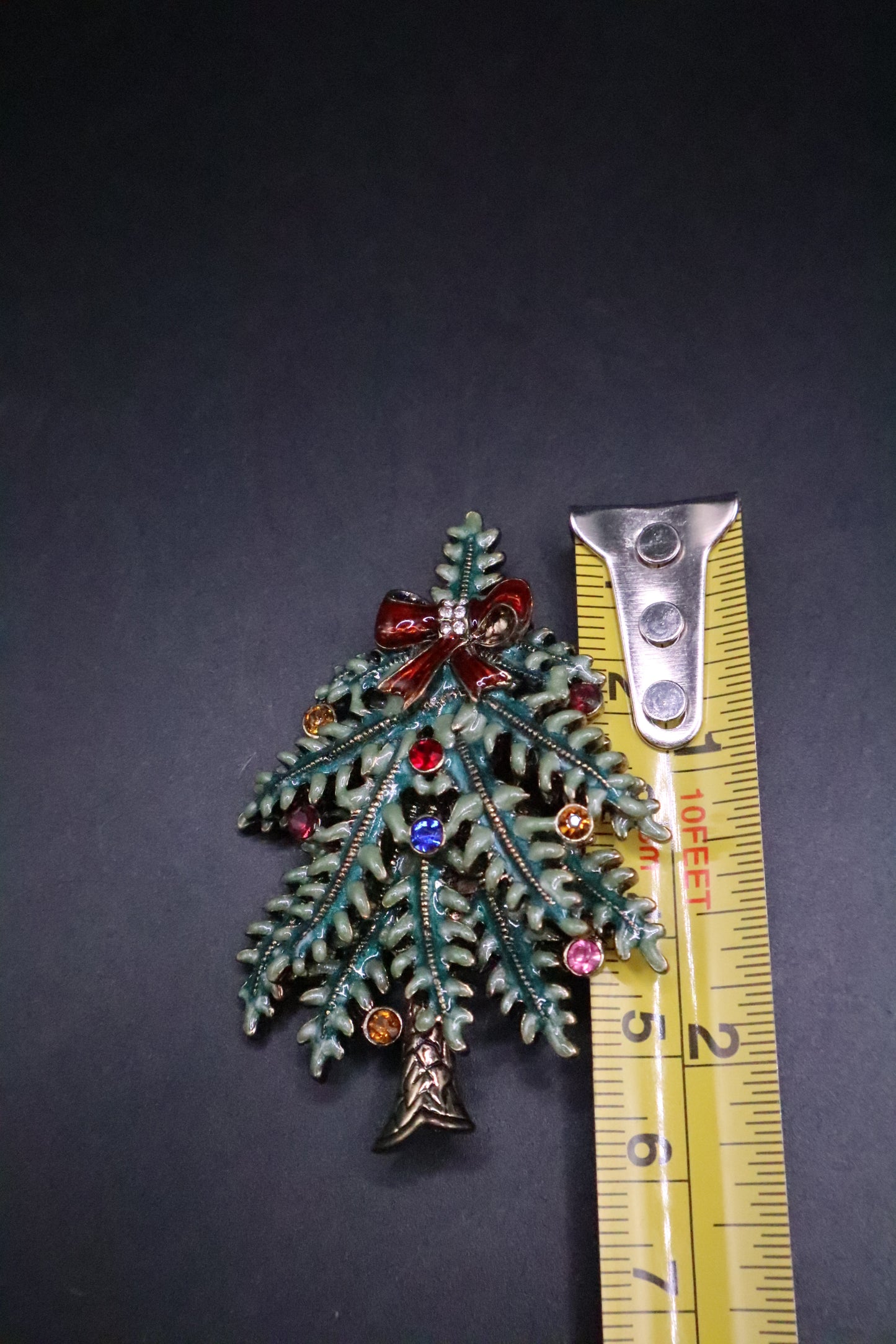VINTAGE AVON 2004 FIRST ANNUAL COLLECTOR CHRISTMAS TREE BROOCH
