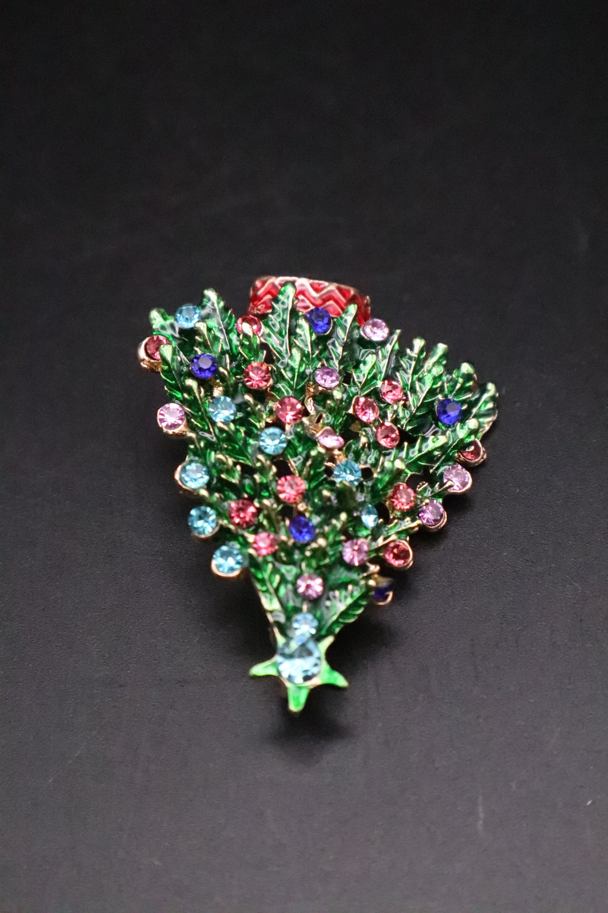 GOLD TONE COLORFUL CRYSTAL CHRISTMAS TREE BROOCH