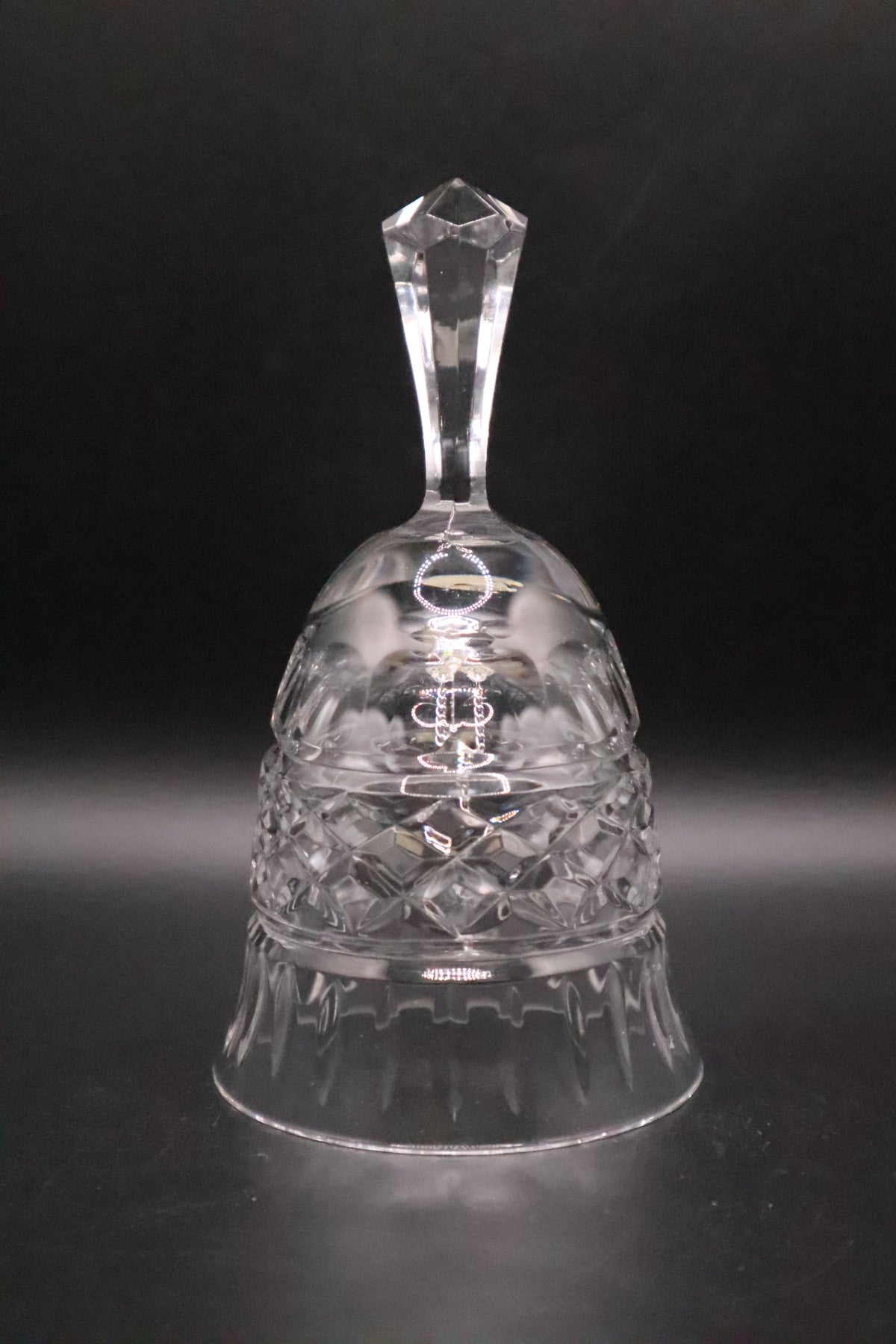 VINTAGE DIAMOND CUT CRYSTAL BELL