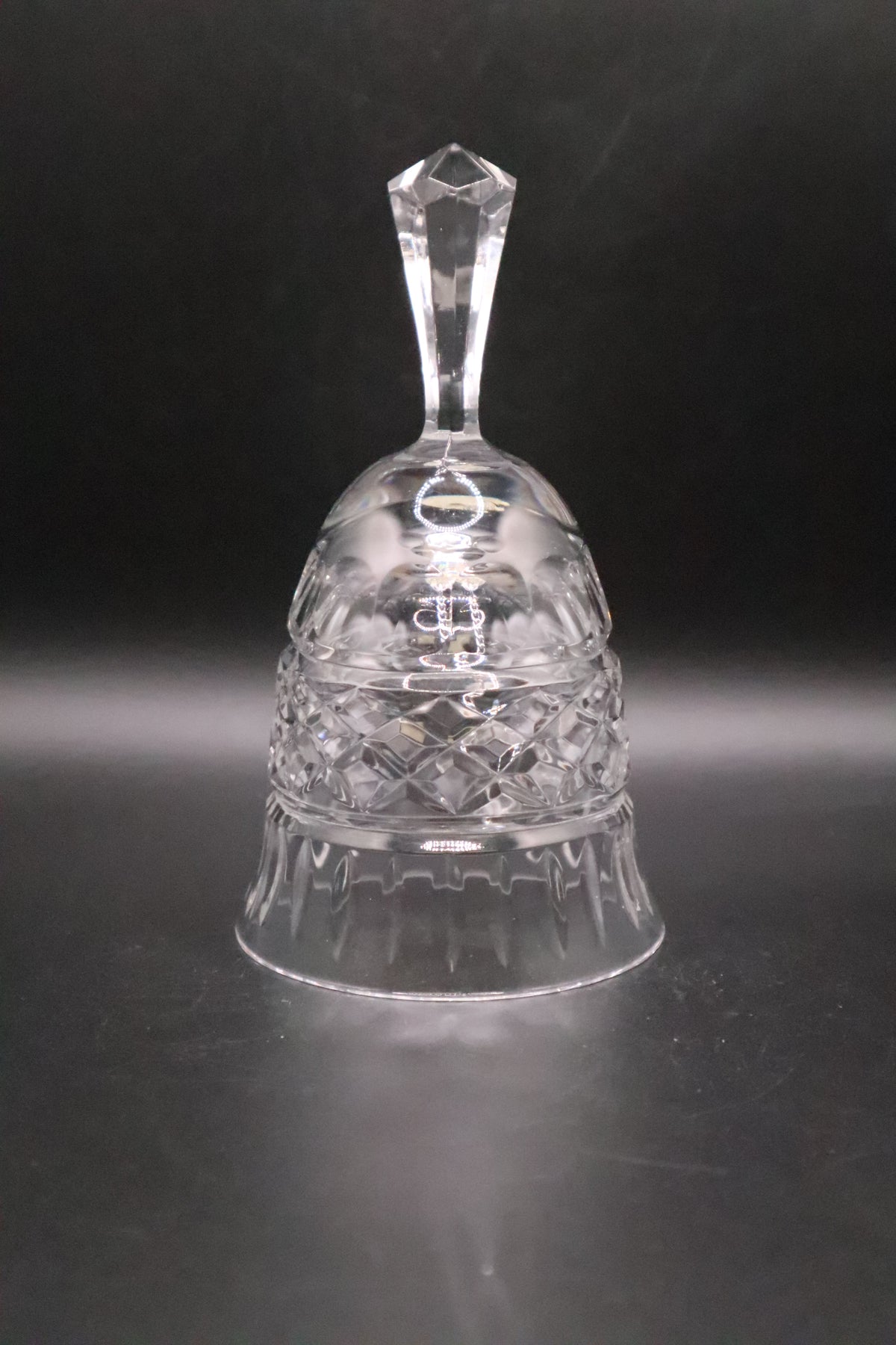 VINTAGE DIAMOND CUT CRYSTAL BELL