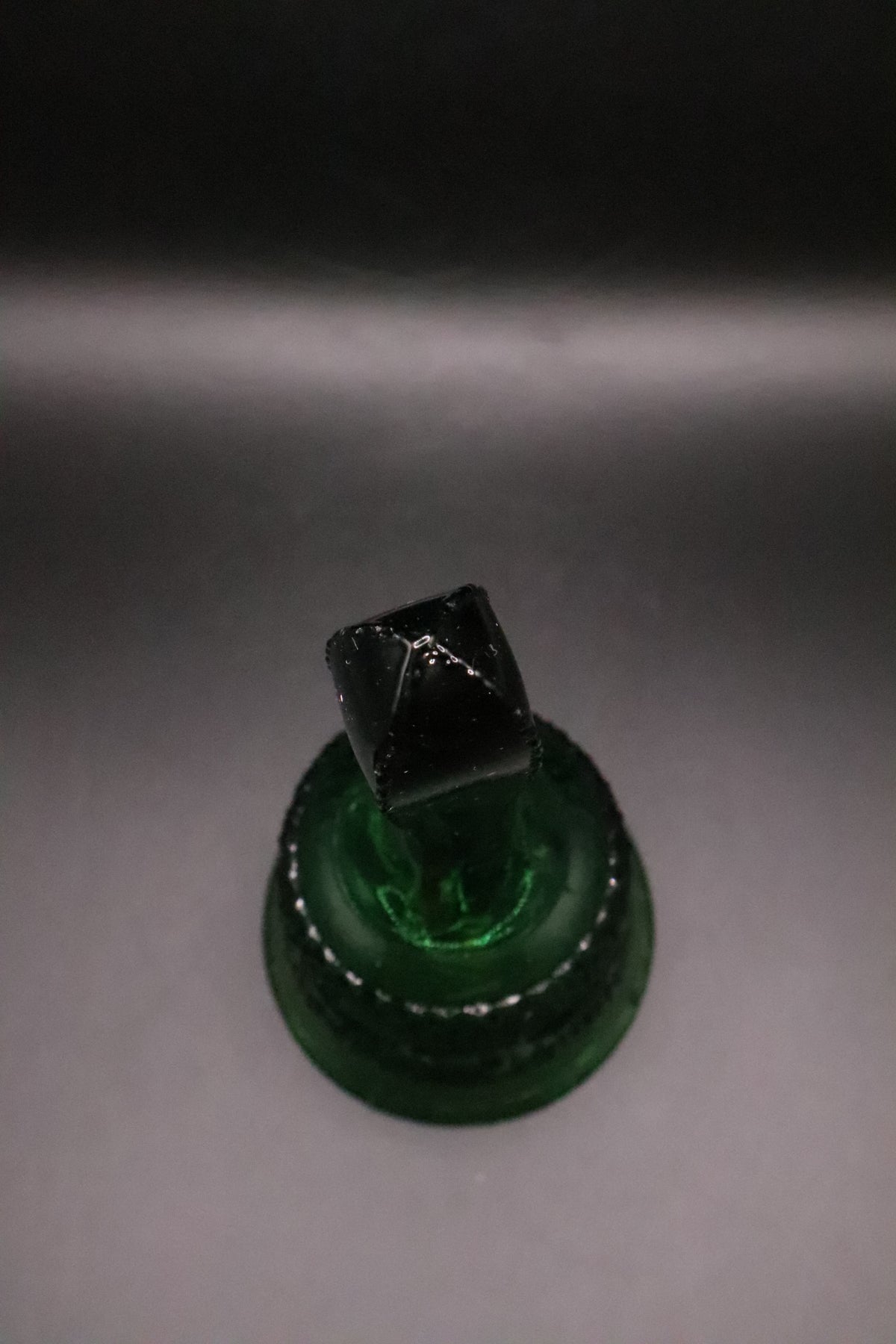 VINTAGE FENTON EMERALD GREEN DIAMOND POINT AND SCROLLS BELL