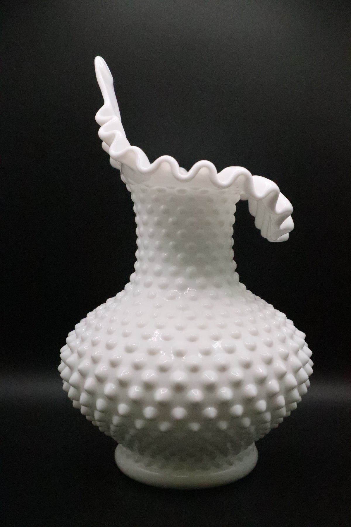 VINTAGE FENTON MILK GLASS HOBNAIL JACK IN PULPIT VASE