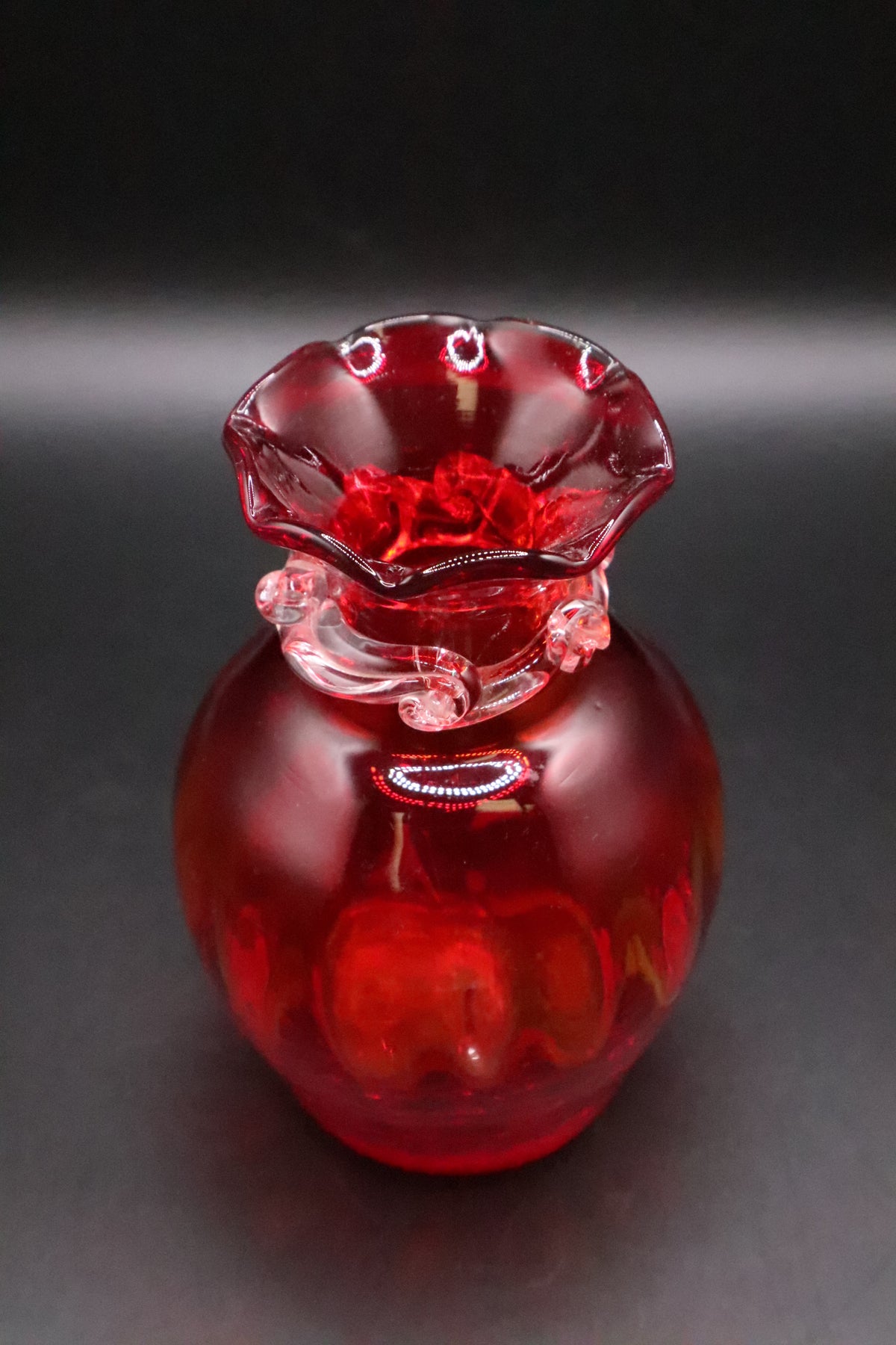 VINTAGE HAND BLOWN RED AMBERINA ART GLASS VASE RUFFLED BAND