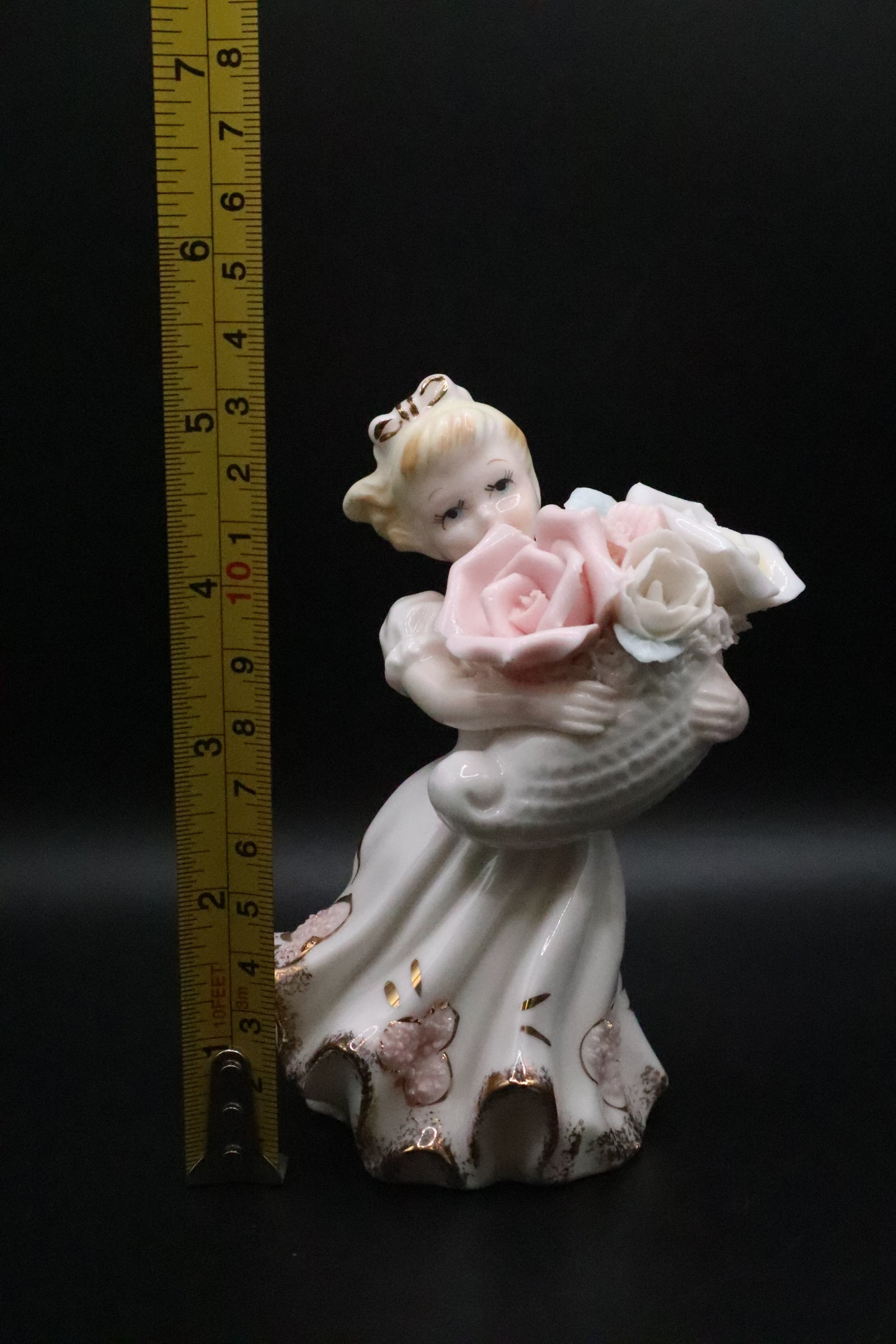 LEFTON GIRL WITH ROSES