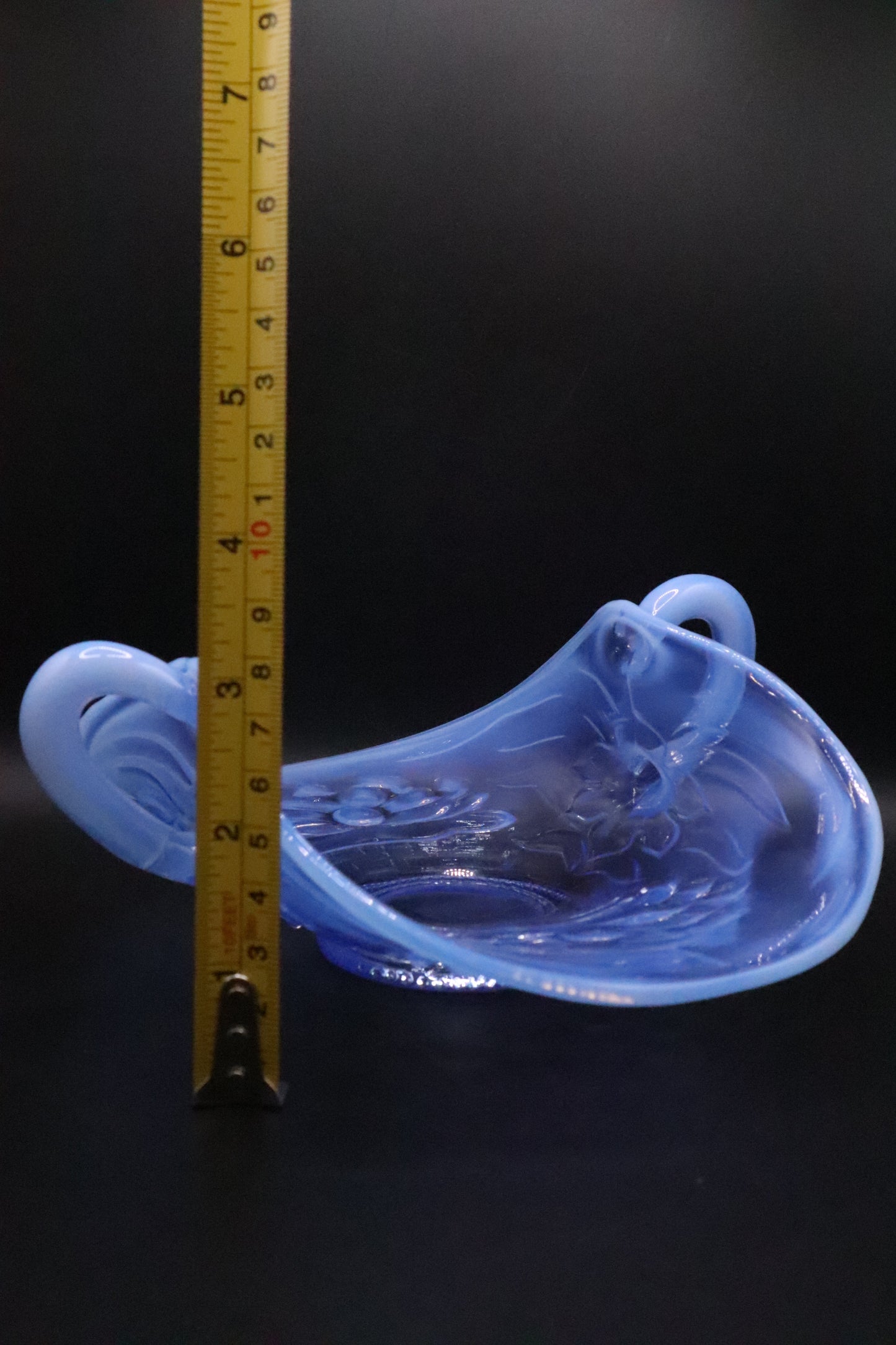VINTAGE IMPERIAL OPALESCENT LIGHT BLUE WATERLILY DISH