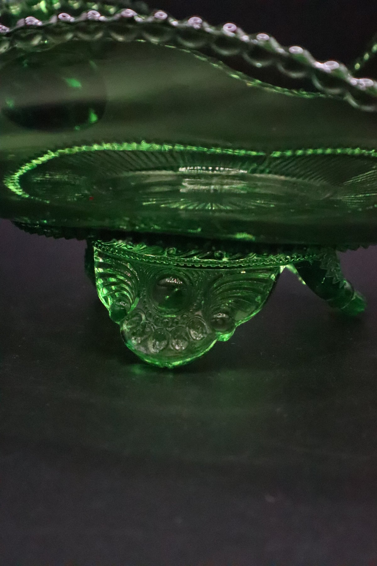 VINTAGE 3 SIDED GREEN DISH OR CANDLE HOLDER WITH BUBBLE EDGE