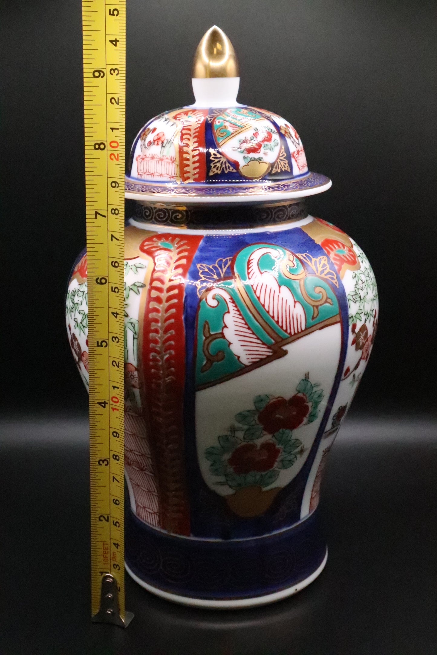 VINTAGE GOLD IMAR JAPANESEI TEMPLE JAR HAND PAINTED