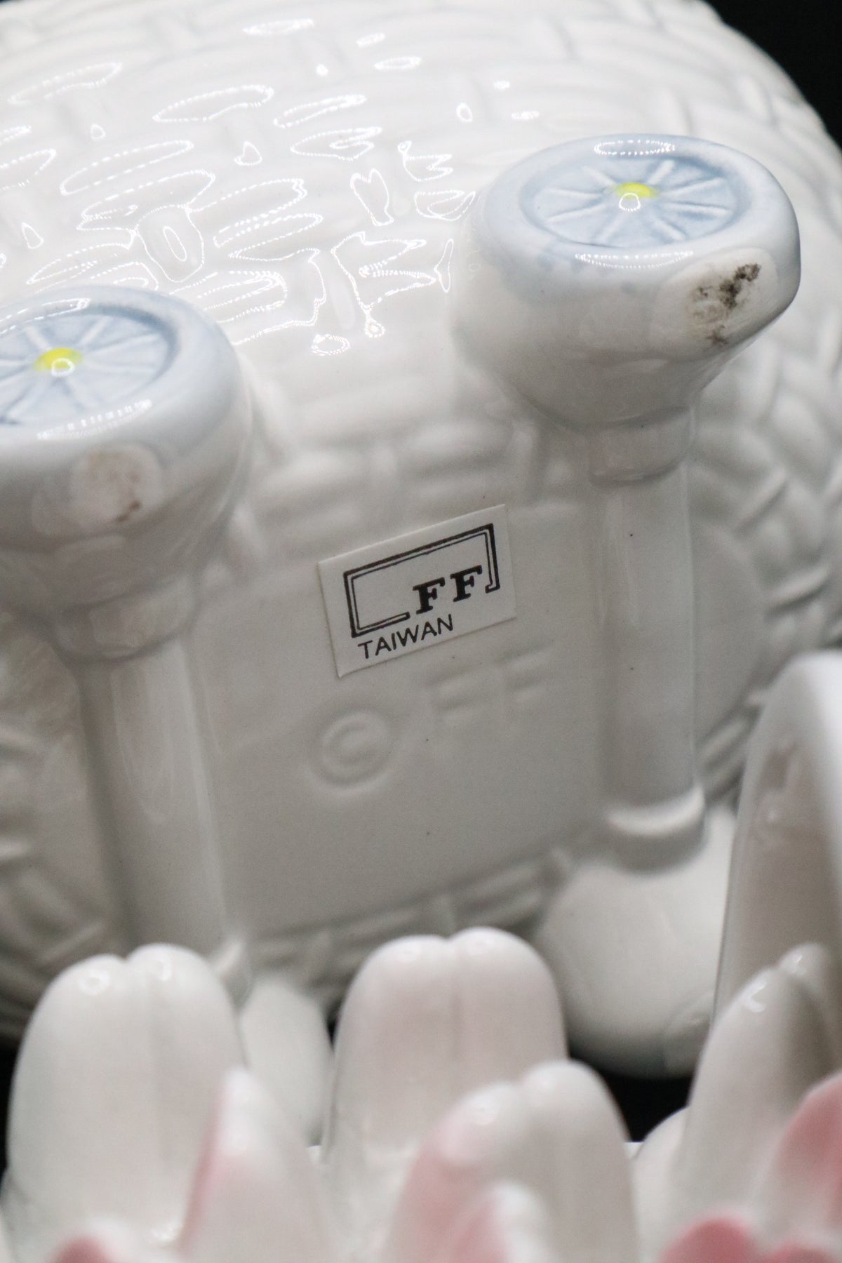 VINTAGE FITZ AND FLOYD BUNNY BABY CERAMIC CARRIAGE
