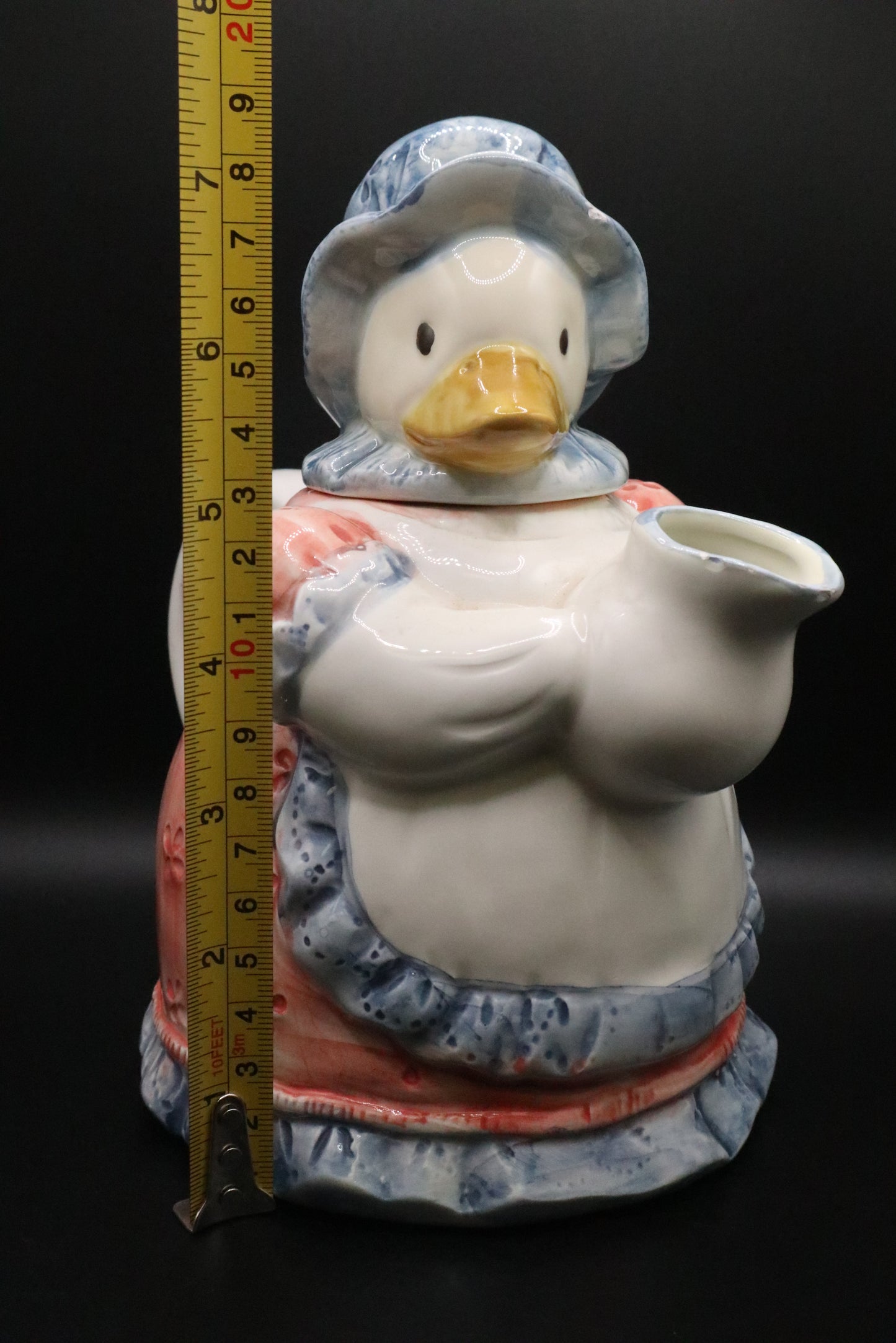 COUNTRY DUCK IN APRON THEME TEAPOT