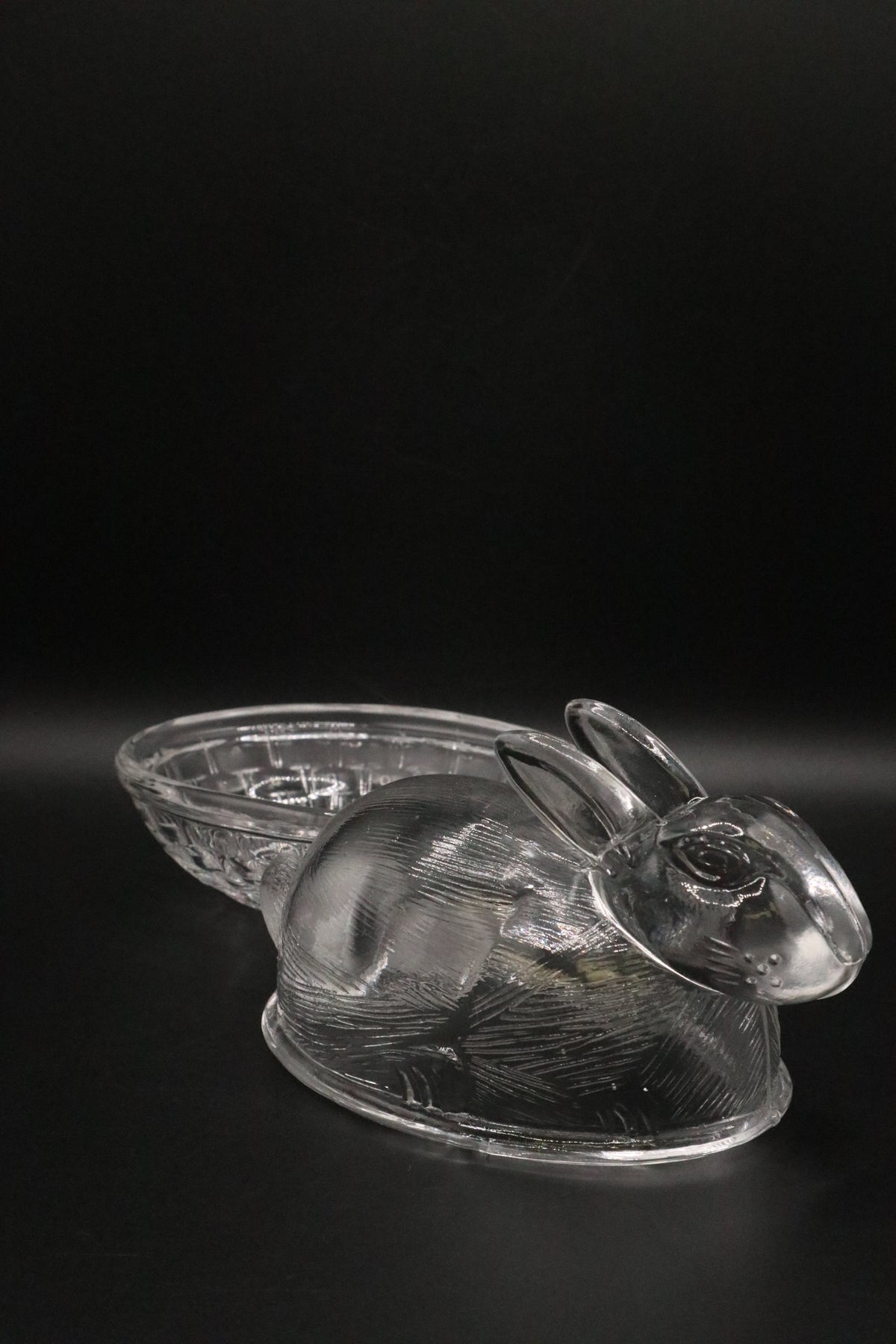 CLEAR GLASS NESTING BUNNY