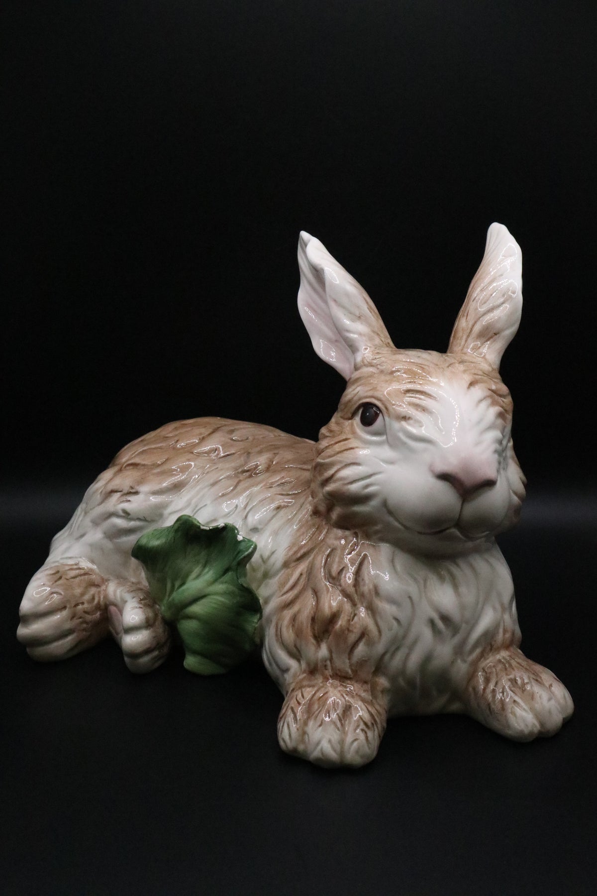 KALDUN & BOGLE RARE RETIRED CERAMIC RABBIT WITH LEAF (AS IS)