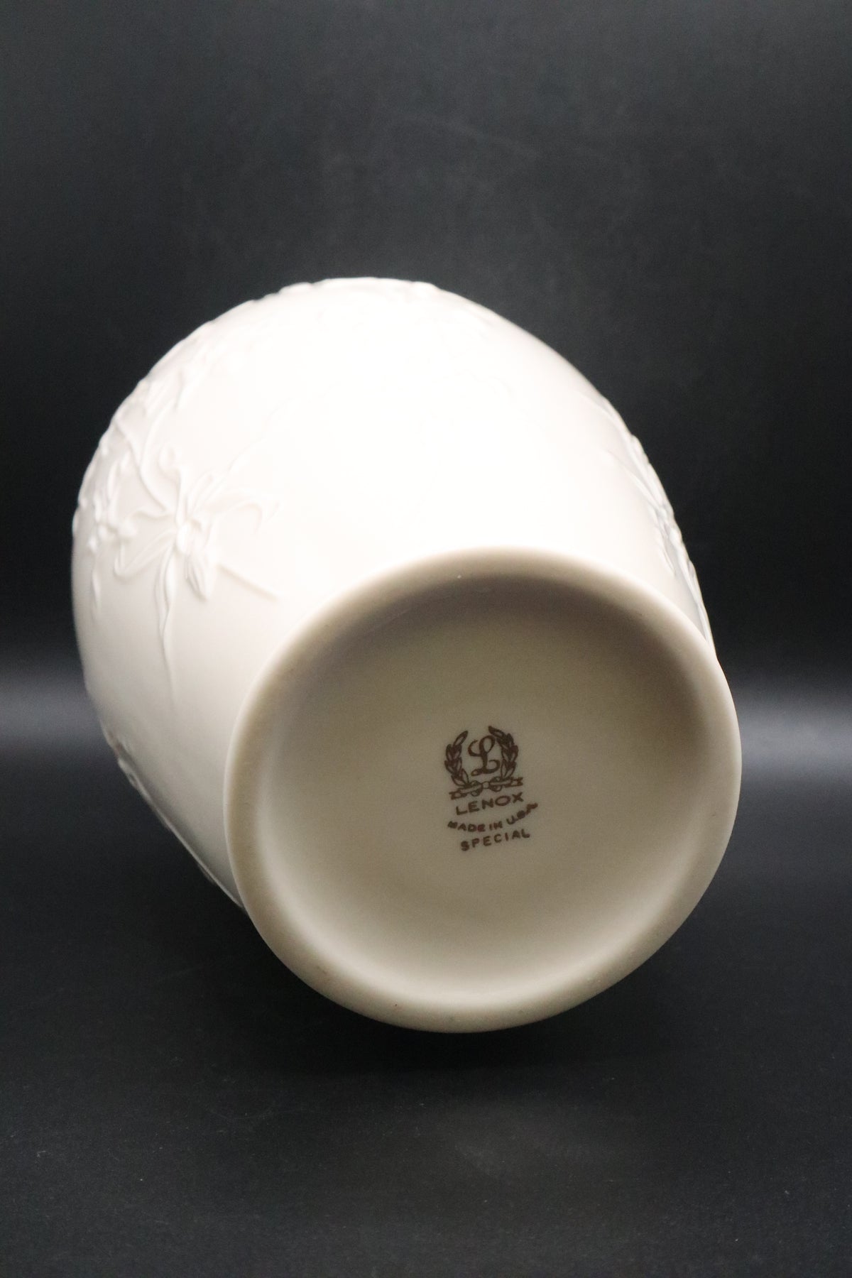 LENOX MASTERPIECE EMBOSSED FLOWER VASE