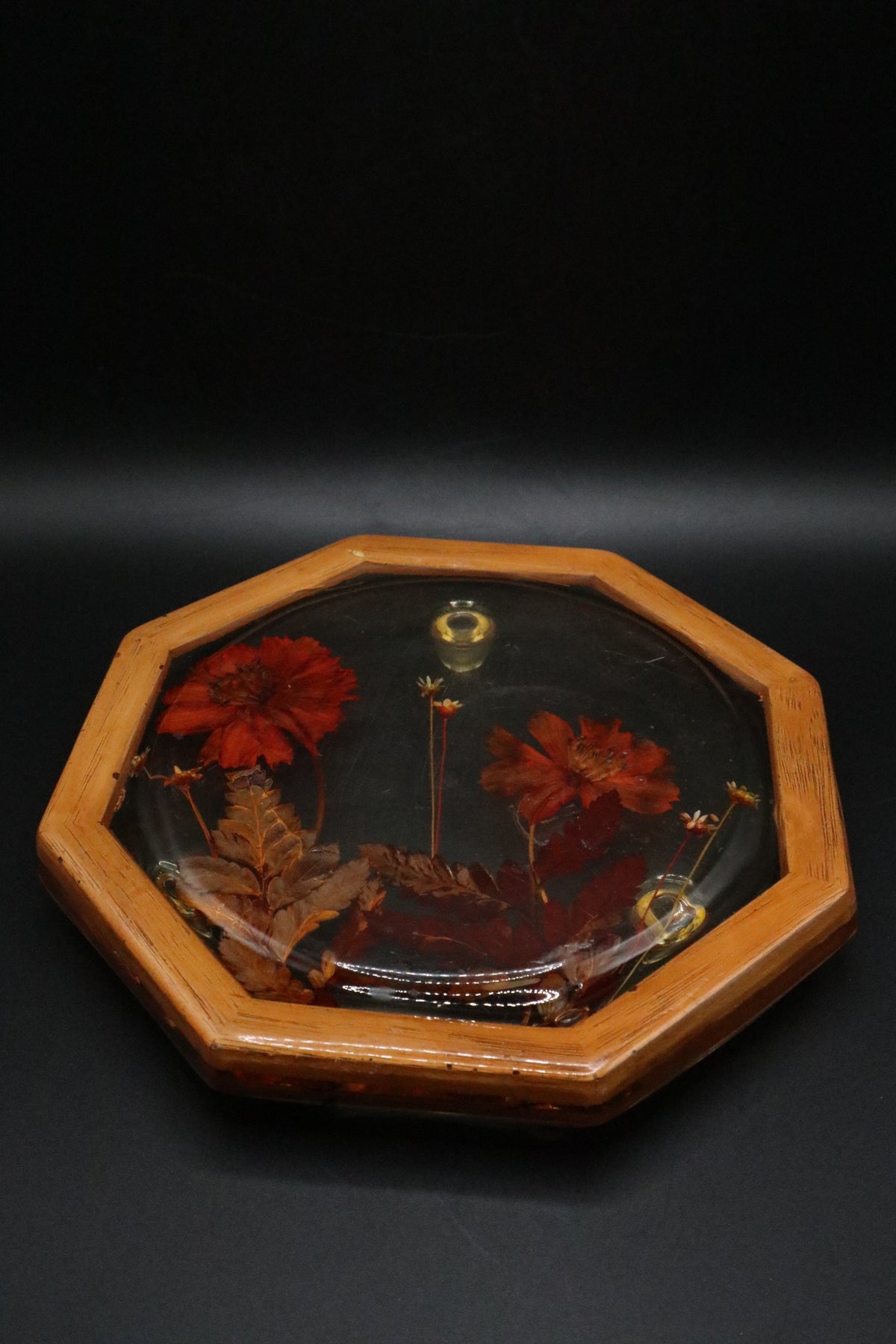 VINTAGE 1970'S PRESSED FLOWERS LUCITE TRIVET WITH WOOD
