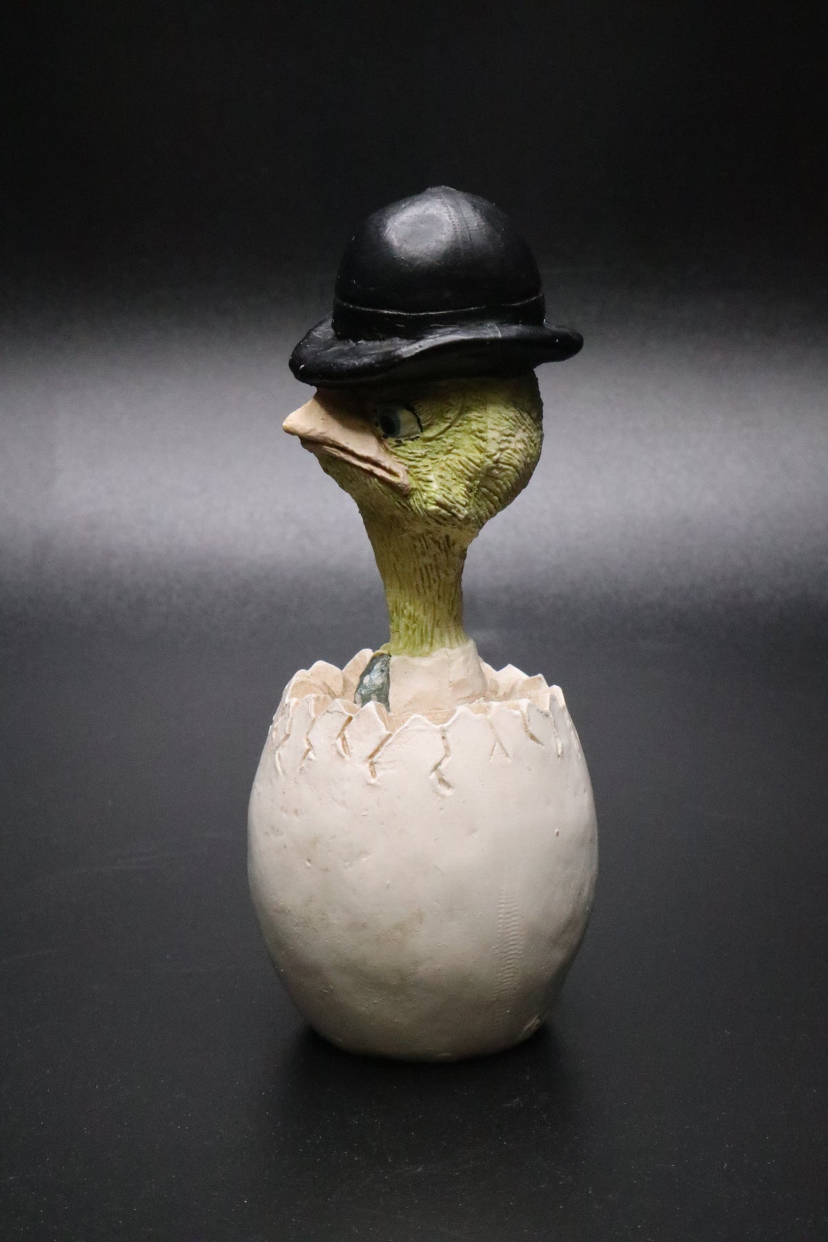 VINTAGE ENESCO EGGBERT AND FRIENDS "EGGSECUTIVE" FIGURINE
