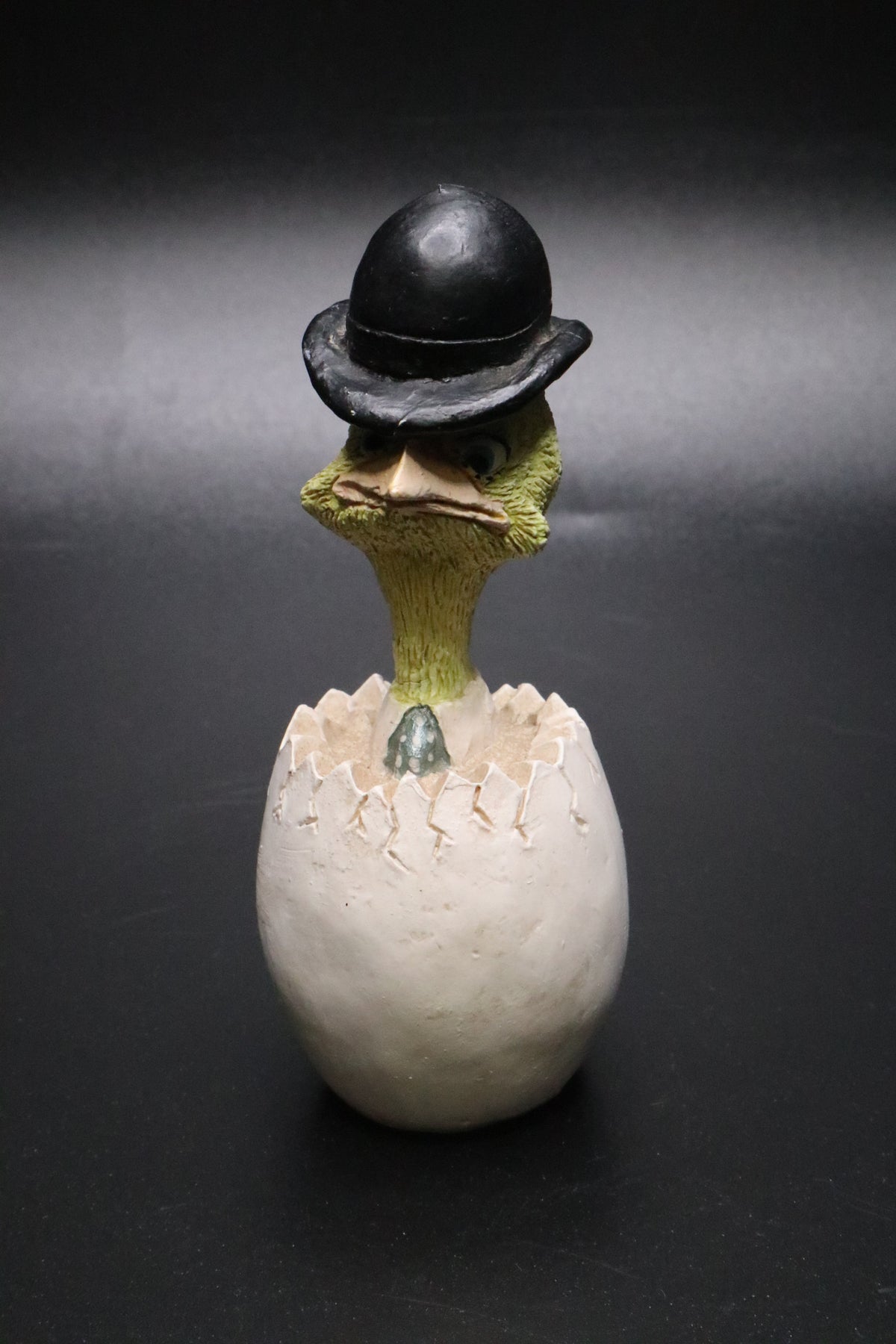 VINTAGE ENESCO EGGBERT AND FRIENDS "EGGSECUTIVE" FIGURINE