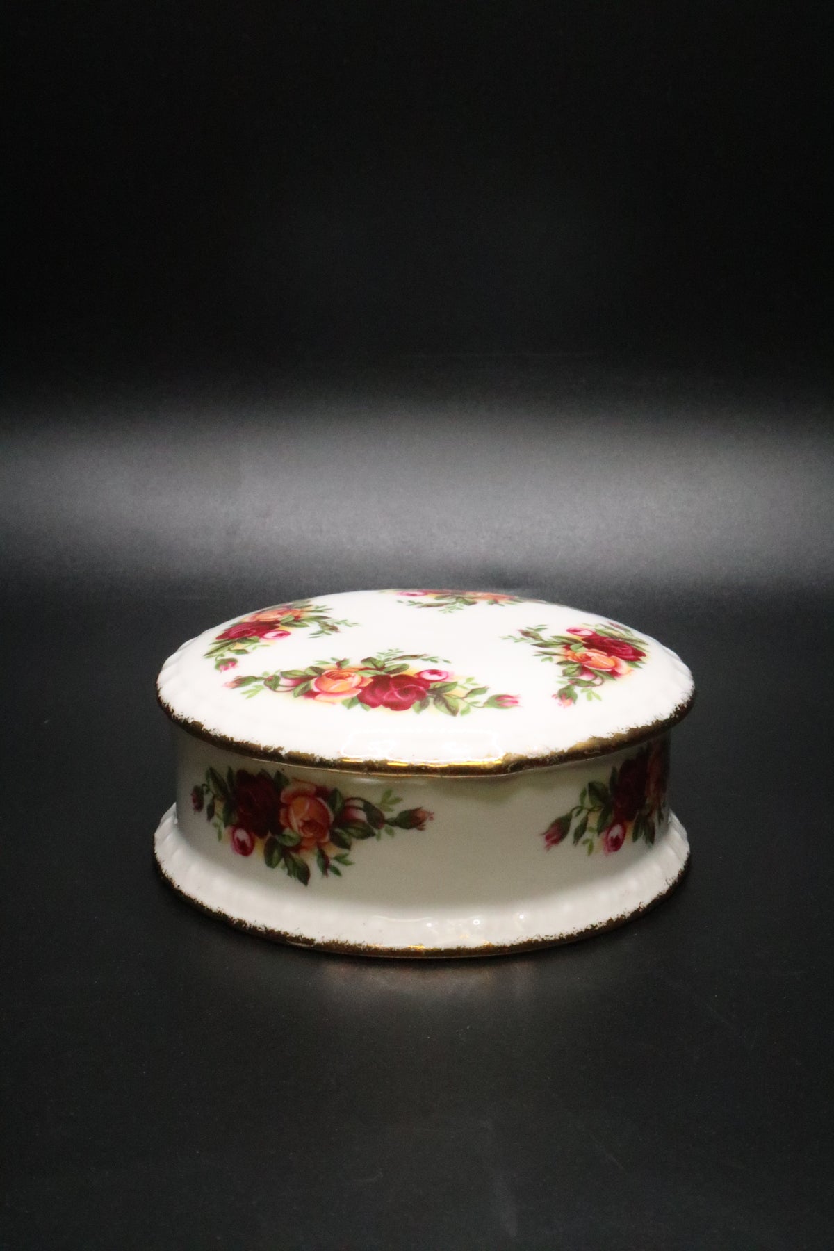 Royal Albert Bone China England "OLD COUNTRY ROSES" TRINKET BOX
