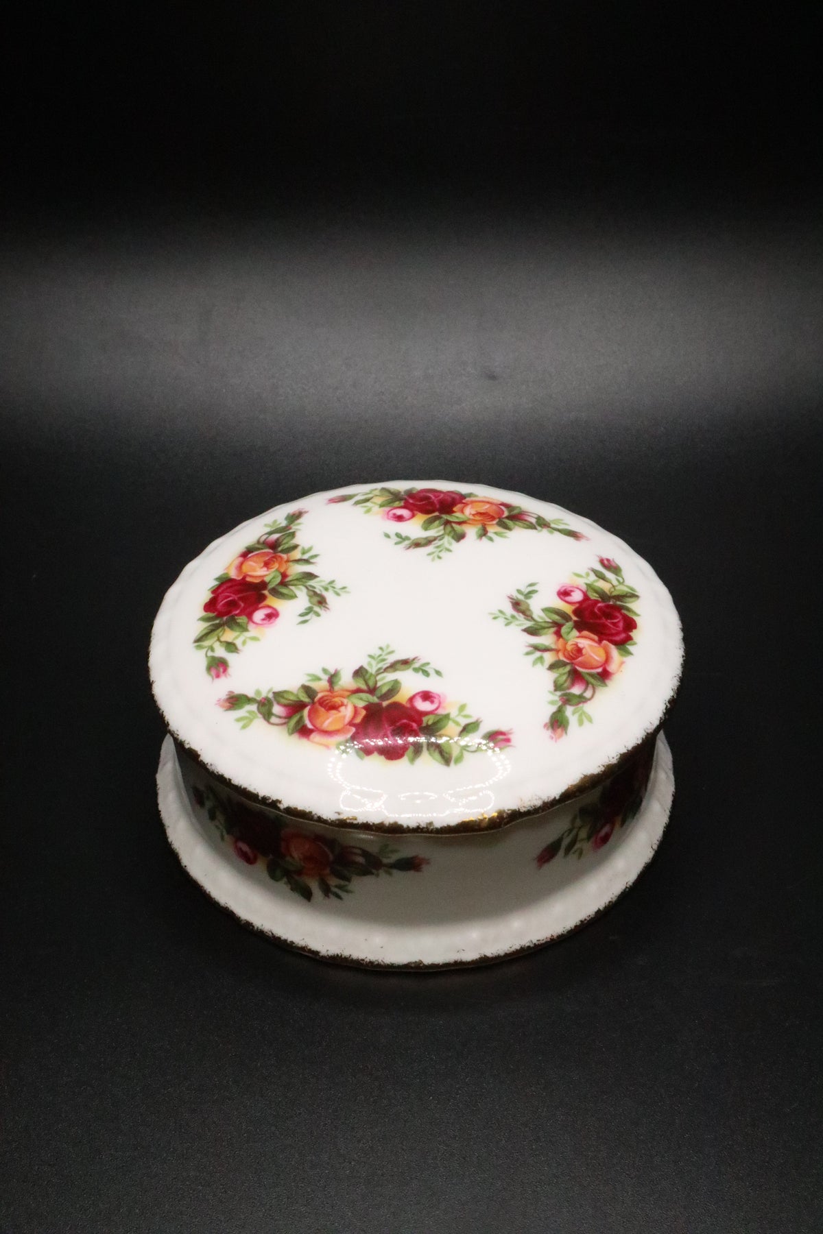 Royal Albert Bone China England "OLD COUNTRY ROSES" TRINKET BOX