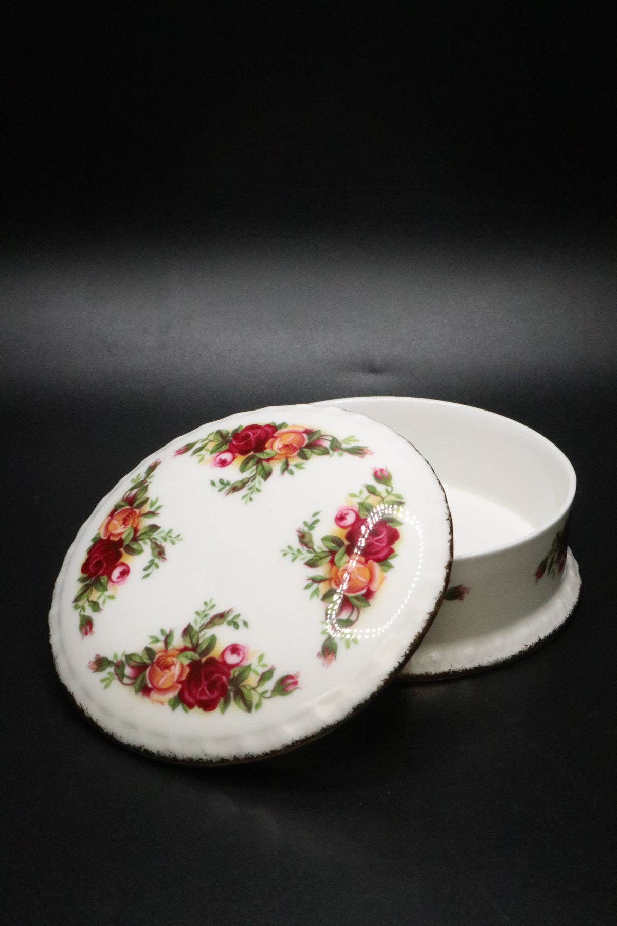 Royal Albert Bone China England "OLD COUNTRY ROSES" TRINKET BOX