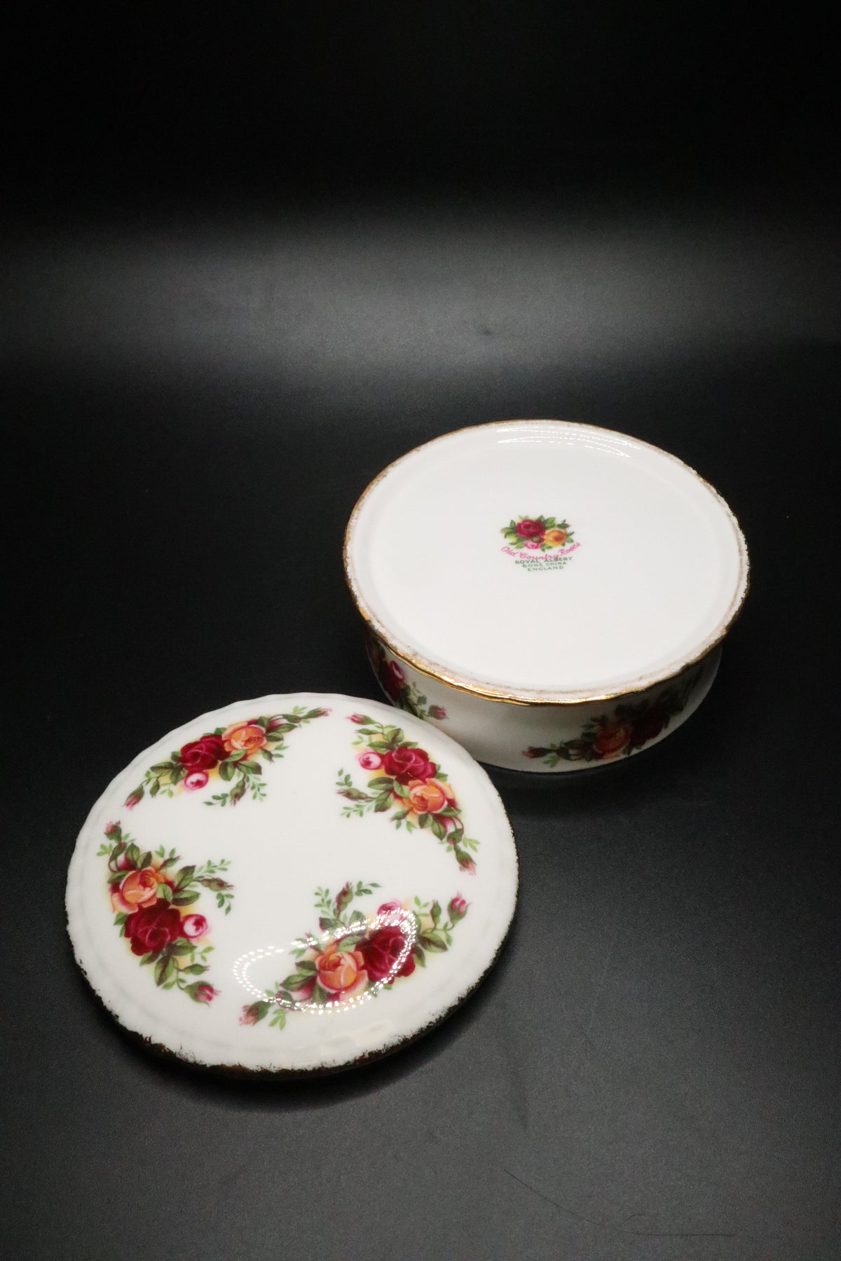 Royal Albert Bone China England "OLD COUNTRY ROSES" TRINKET BOX