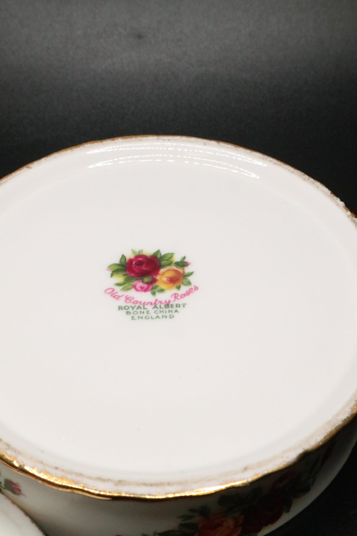 Royal Albert Bone China England "OLD COUNTRY ROSES" TRINKET BOX