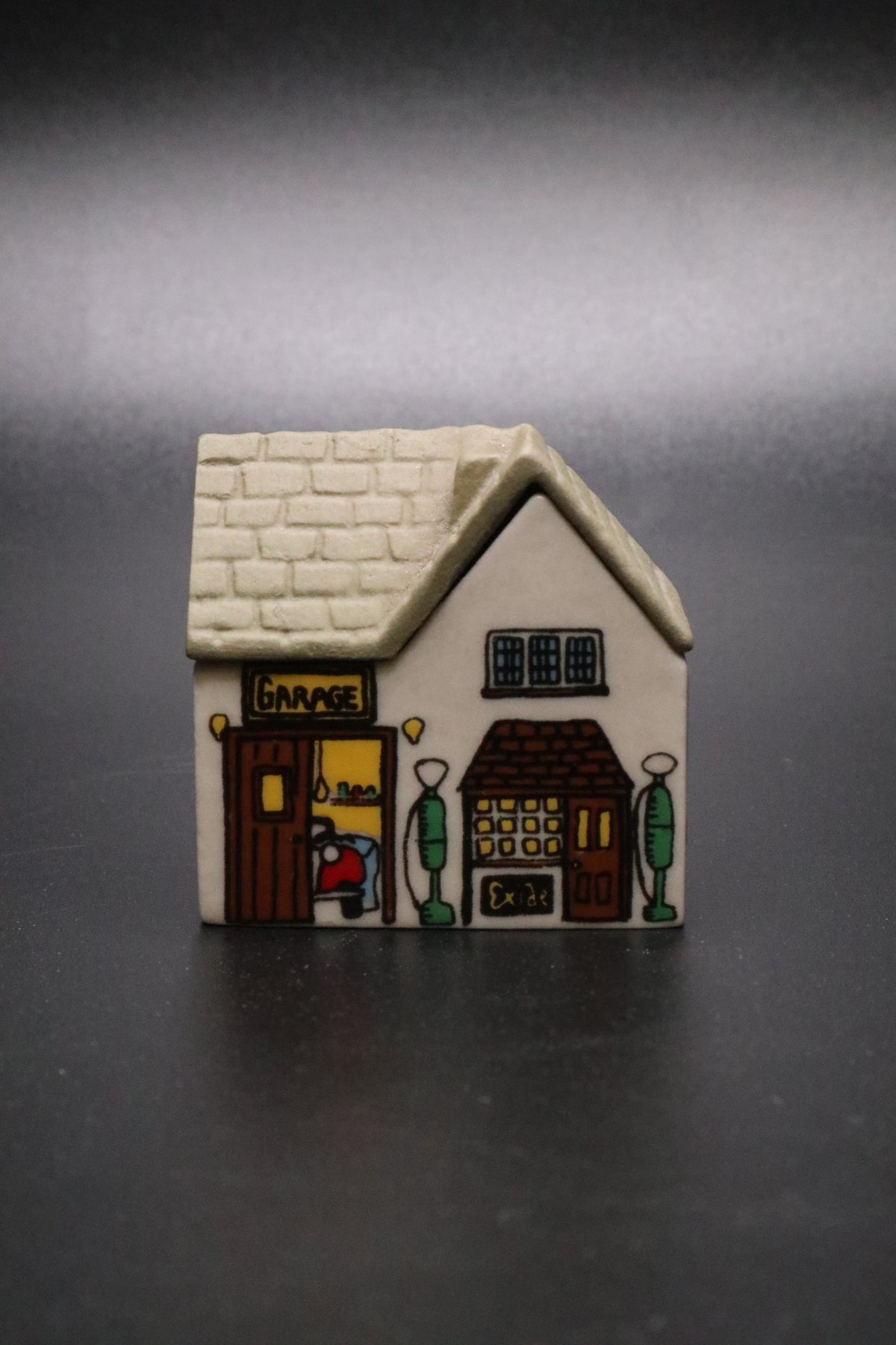 VINTAGE WADE WHIMSEY-ON-WHY VILLAGE COLLECTION MADE IN ENGLAND "SERVICE STATION" #11