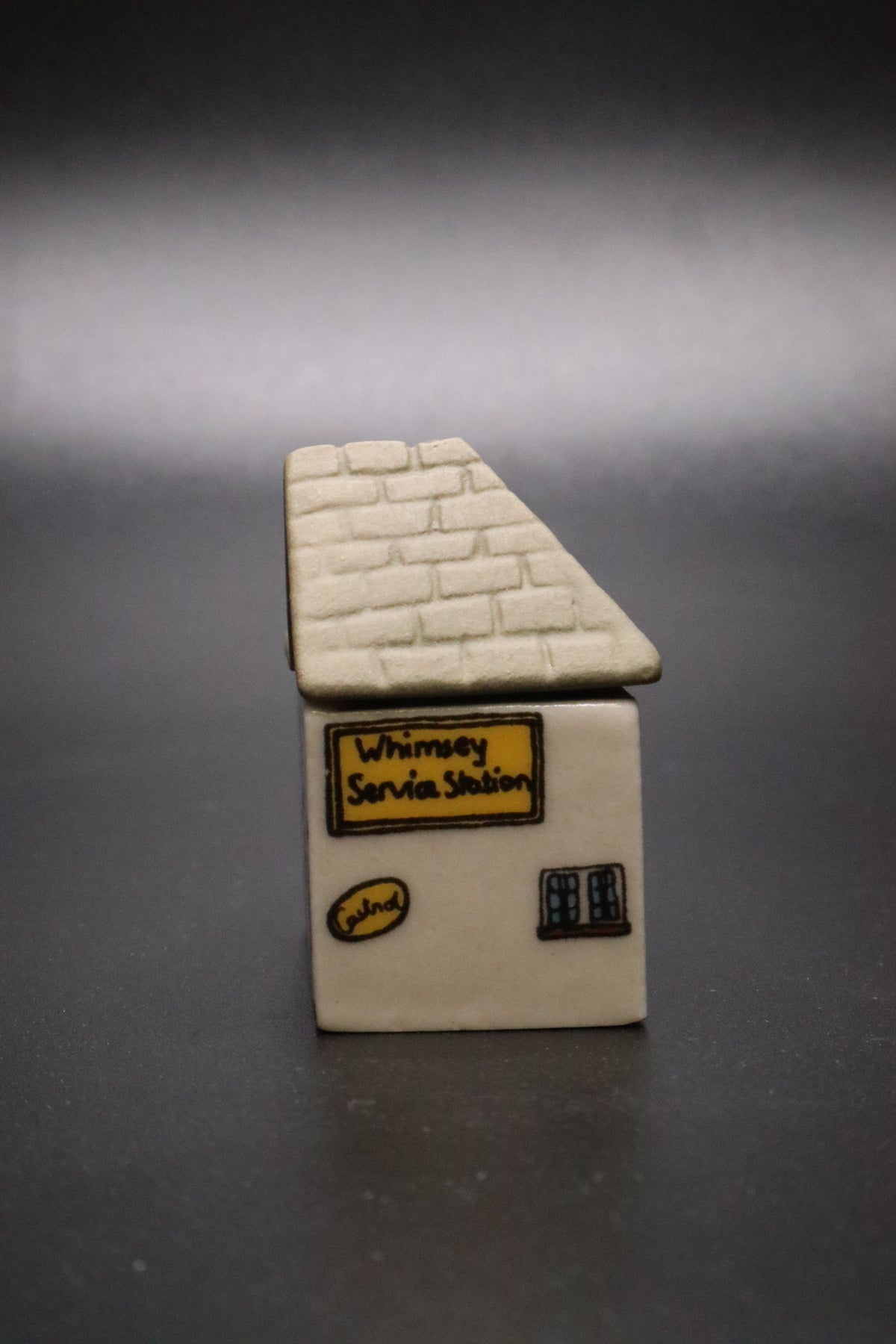 VINTAGE WADE WHIMSEY-ON-WHY VILLAGE COLLECTION MADE IN ENGLAND "SERVICE STATION" #11