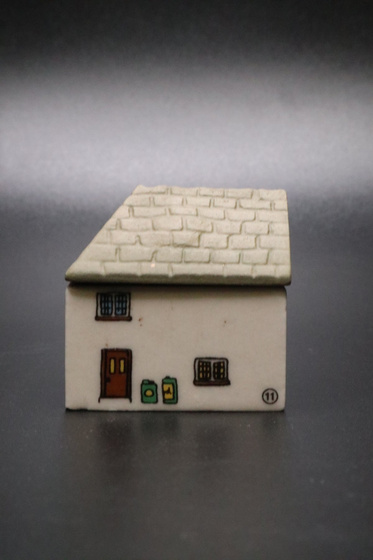 VINTAGE WADE WHIMSEY-ON-WHY VILLAGE COLLECTION MADE IN ENGLAND "SERVICE STATION" #11