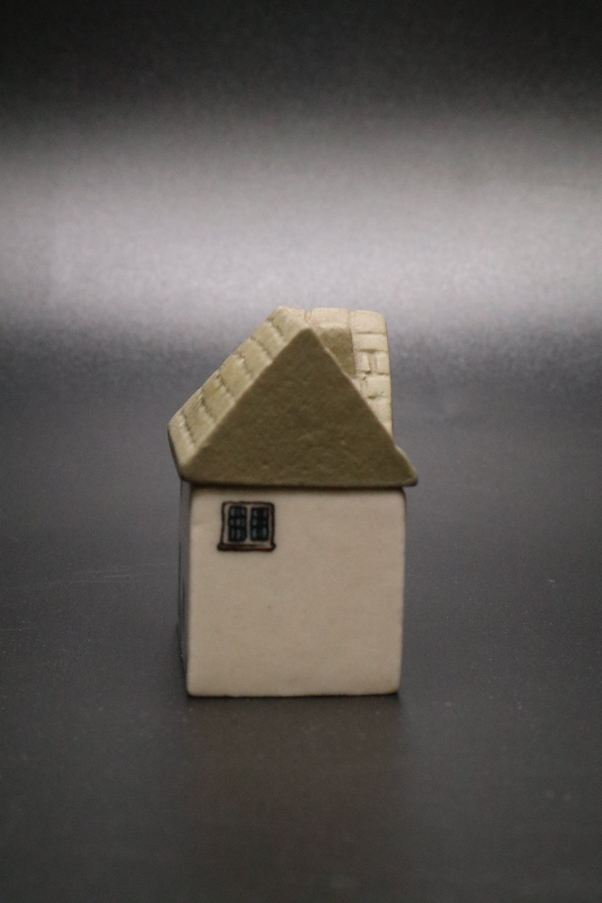 VINTAGE WADE WHIMSEY-ON-WHY VILLAGE COLLECTION MADE IN ENGLAND "SERVICE STATION" #11