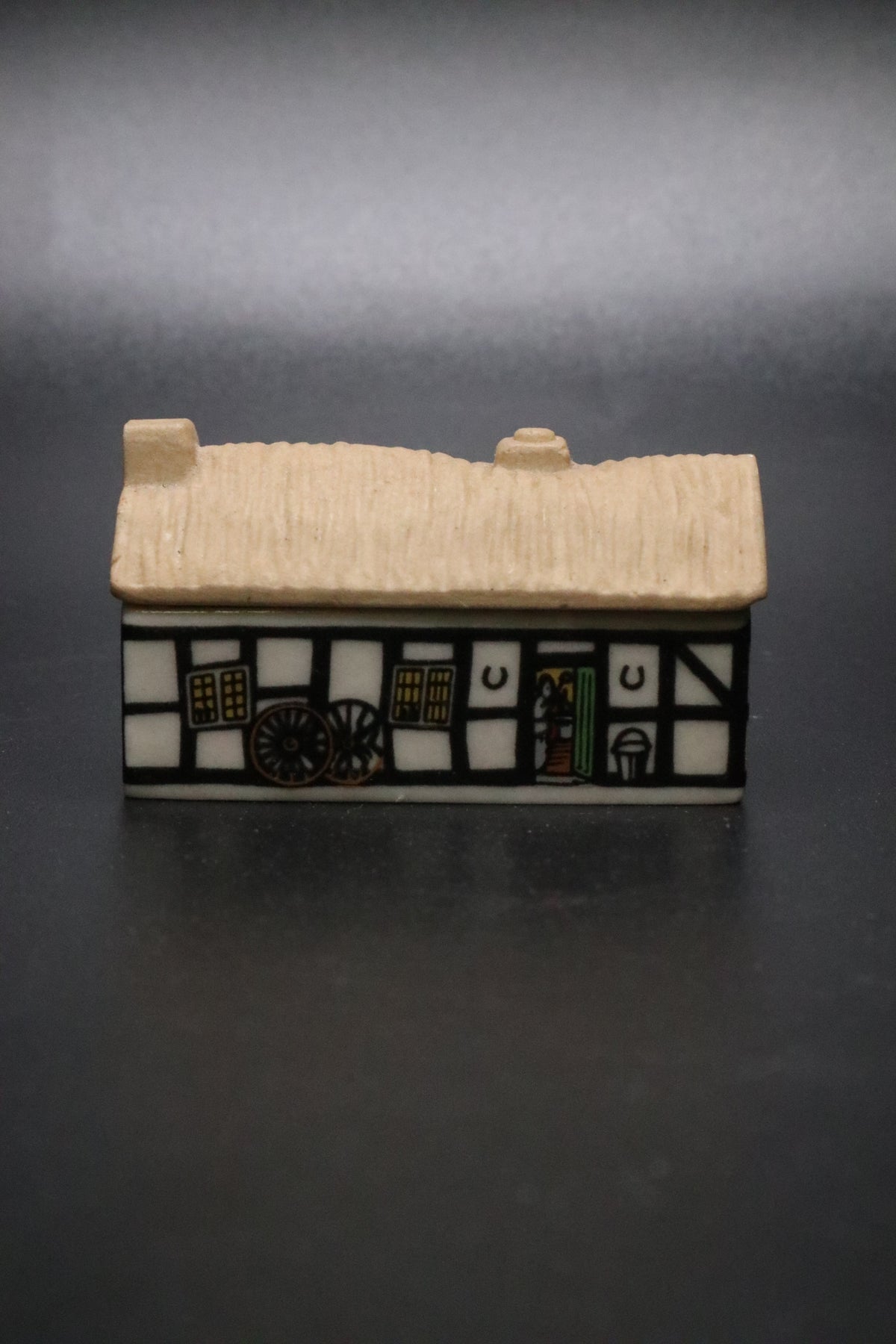 VINTAGE WADE WHIMSEY-ON-WHY VILLAGE MADE IN ENGLAND COLLECTION "THE OLD SMITTY BUILDING" #26