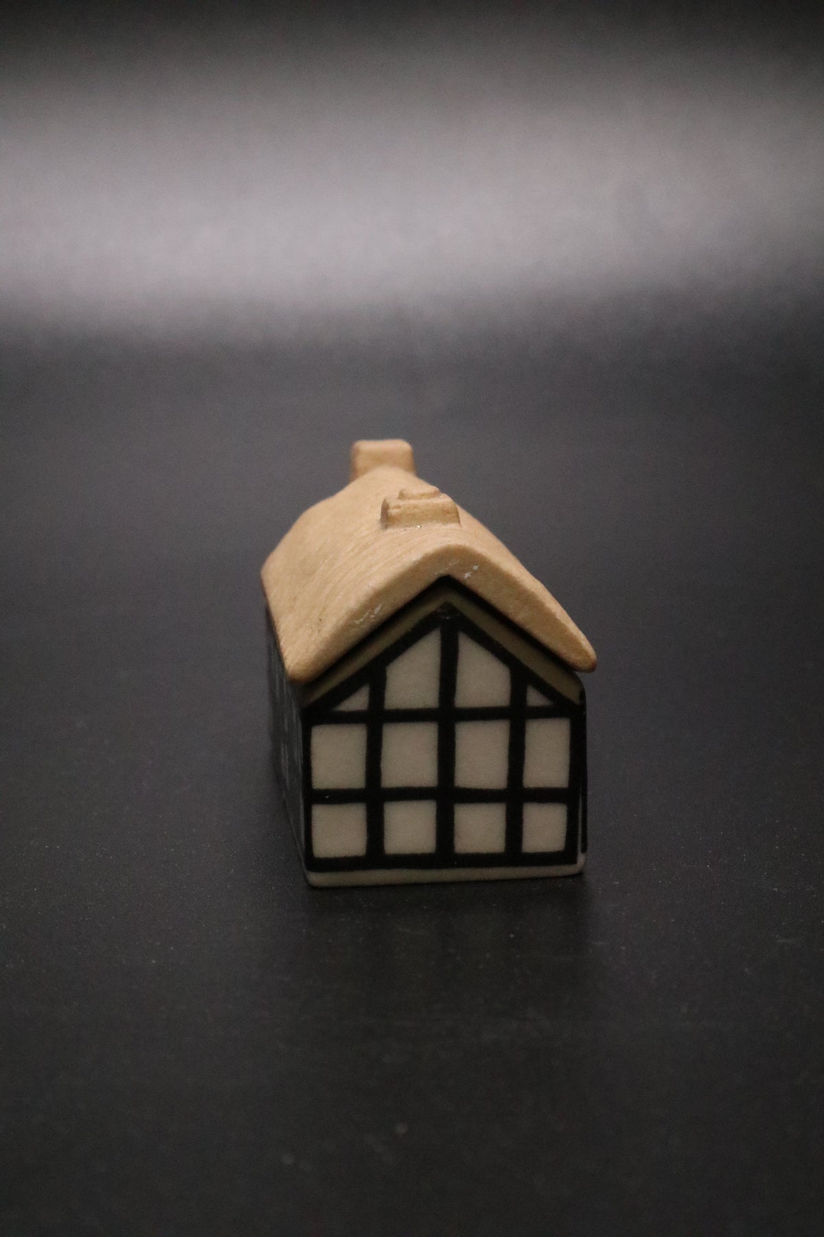 VINTAGE WADE WHIMSEY-ON-WHY VILLAGE MADE IN ENGLAND COLLECTION "THE OLD SMITTY BUILDING" #26