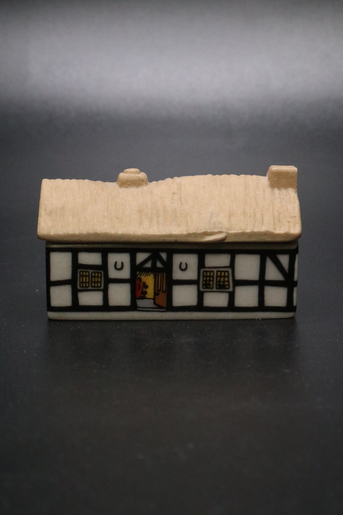 VINTAGE WADE WHIMSEY-ON-WHY VILLAGE MADE IN ENGLAND COLLECTION "THE OLD SMITTY BUILDING" #26