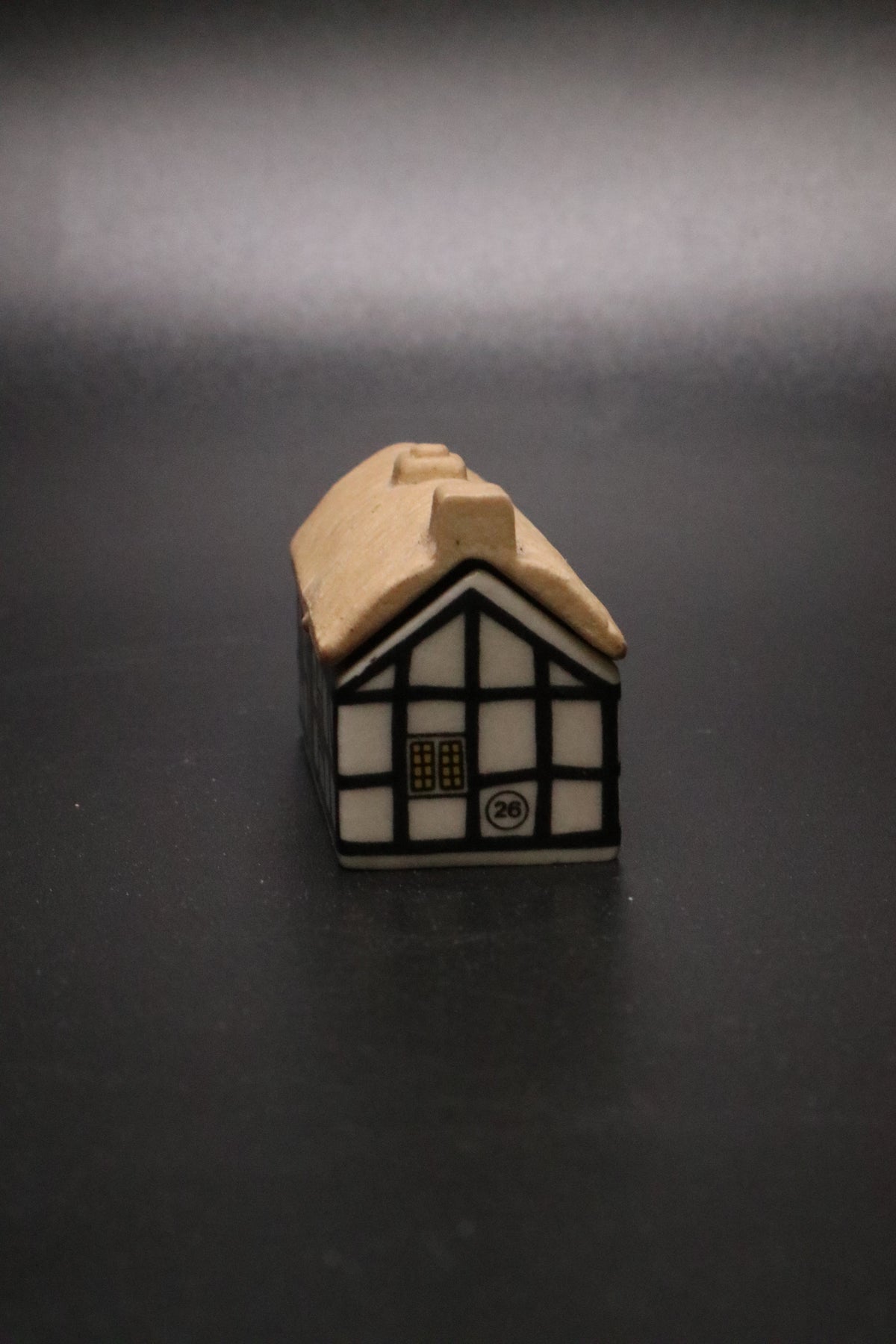 VINTAGE WADE WHIMSEY-ON-WHY VILLAGE MADE IN ENGLAND COLLECTION "THE OLD SMITTY BUILDING" #26