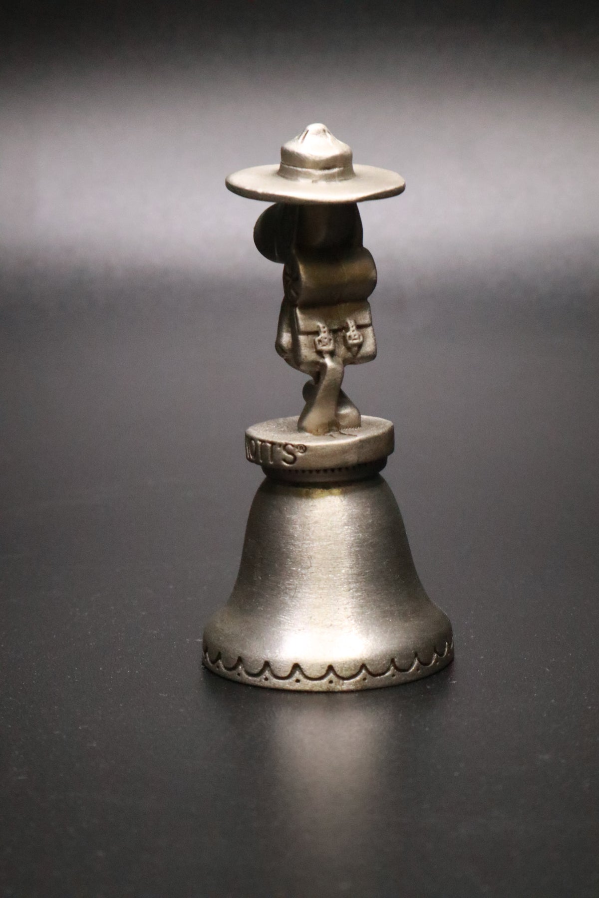 VINTAGE KNOTTS BERRY FARM UFS SNOOPY PEWTER BELL