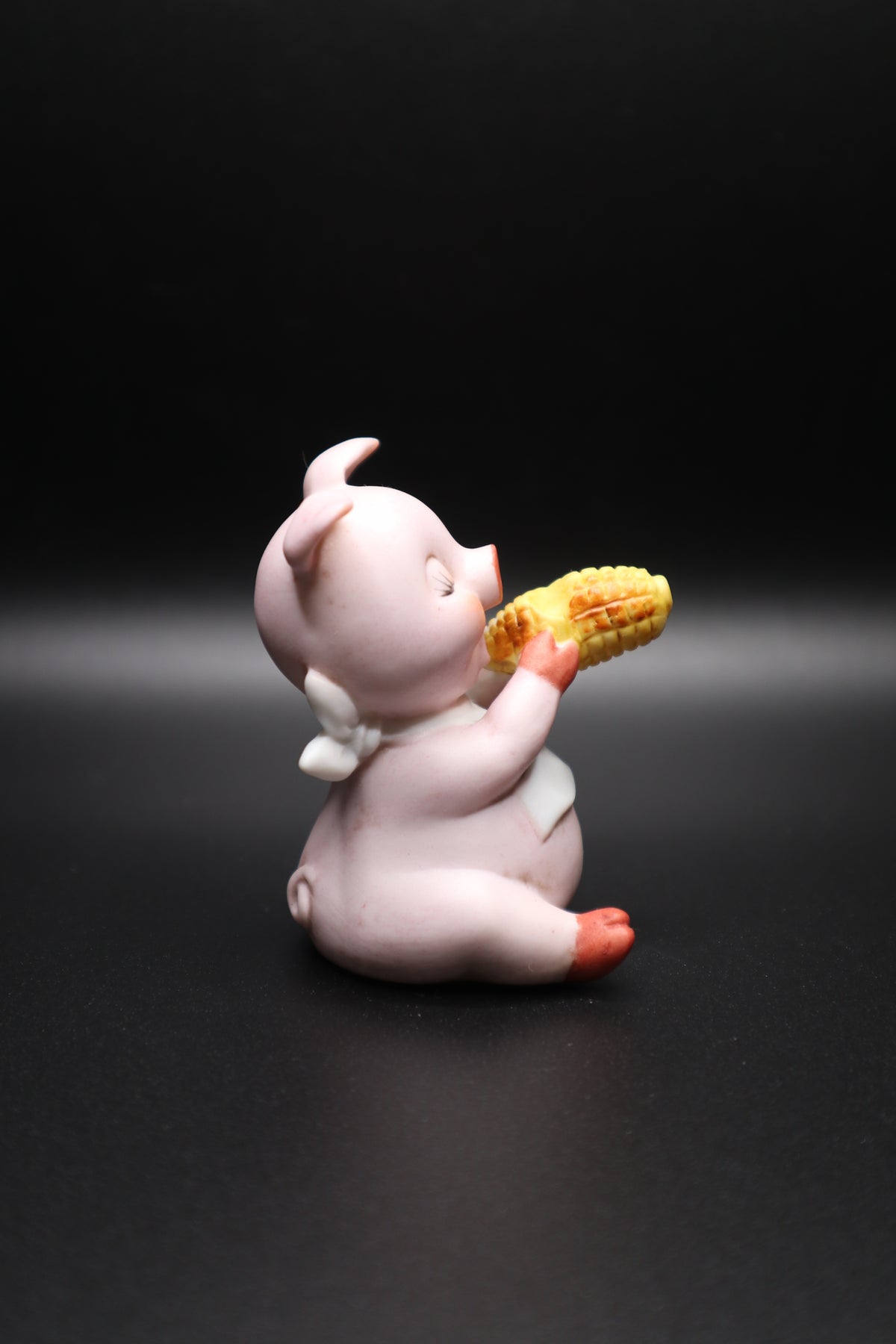 JOSEF ORIGINALS GEORGE GOOD 1975 MINI PIG EATING CORN