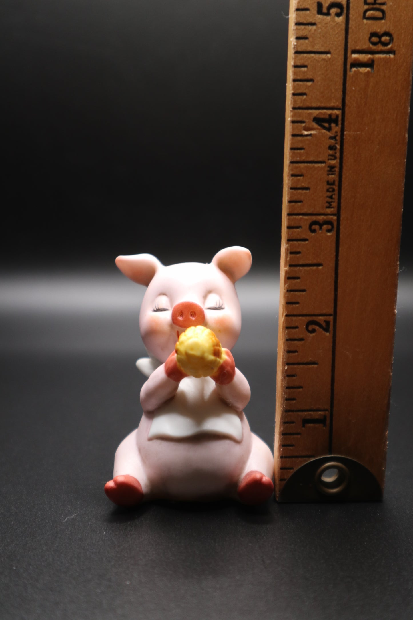 JOSEF ORIGINALS GEORGE GOOD 1975 MINI PIG EATING CORN