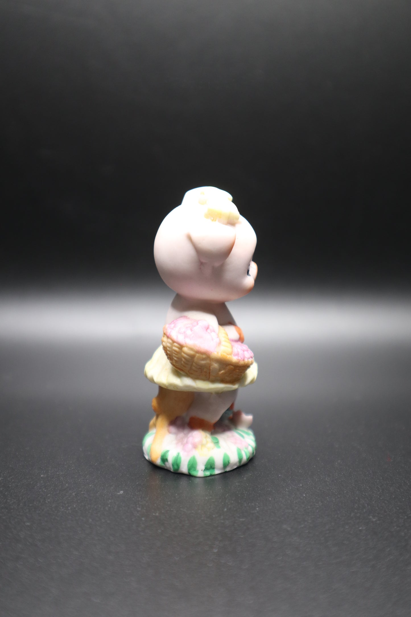 GEORGE GOOD MINI PIG WITH FLOWER BASKET MADE IN TAIWAN