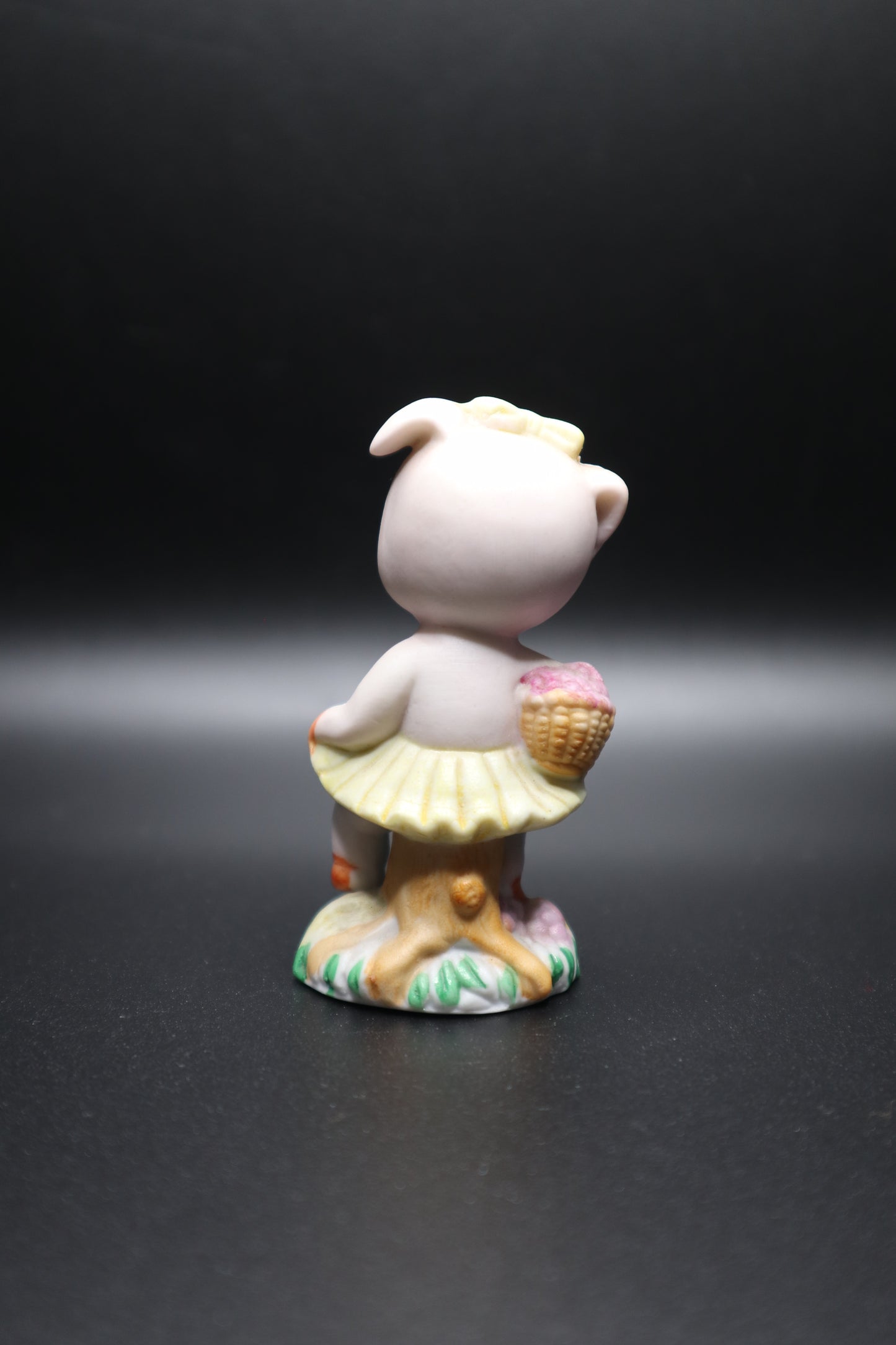 GEORGE GOOD MINI PIG WITH FLOWER BASKET MADE IN TAIWAN