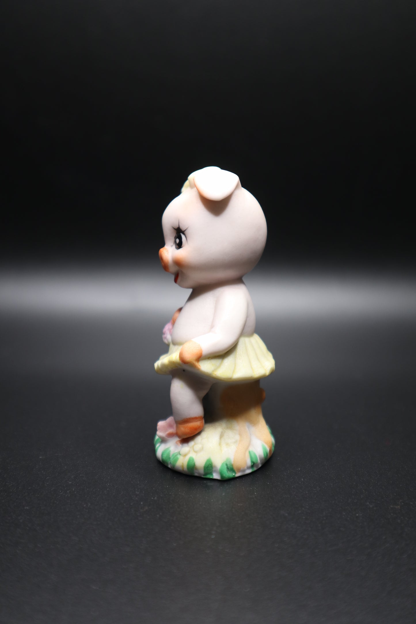 GEORGE GOOD MINI PIG WITH FLOWER BASKET MADE IN TAIWAN